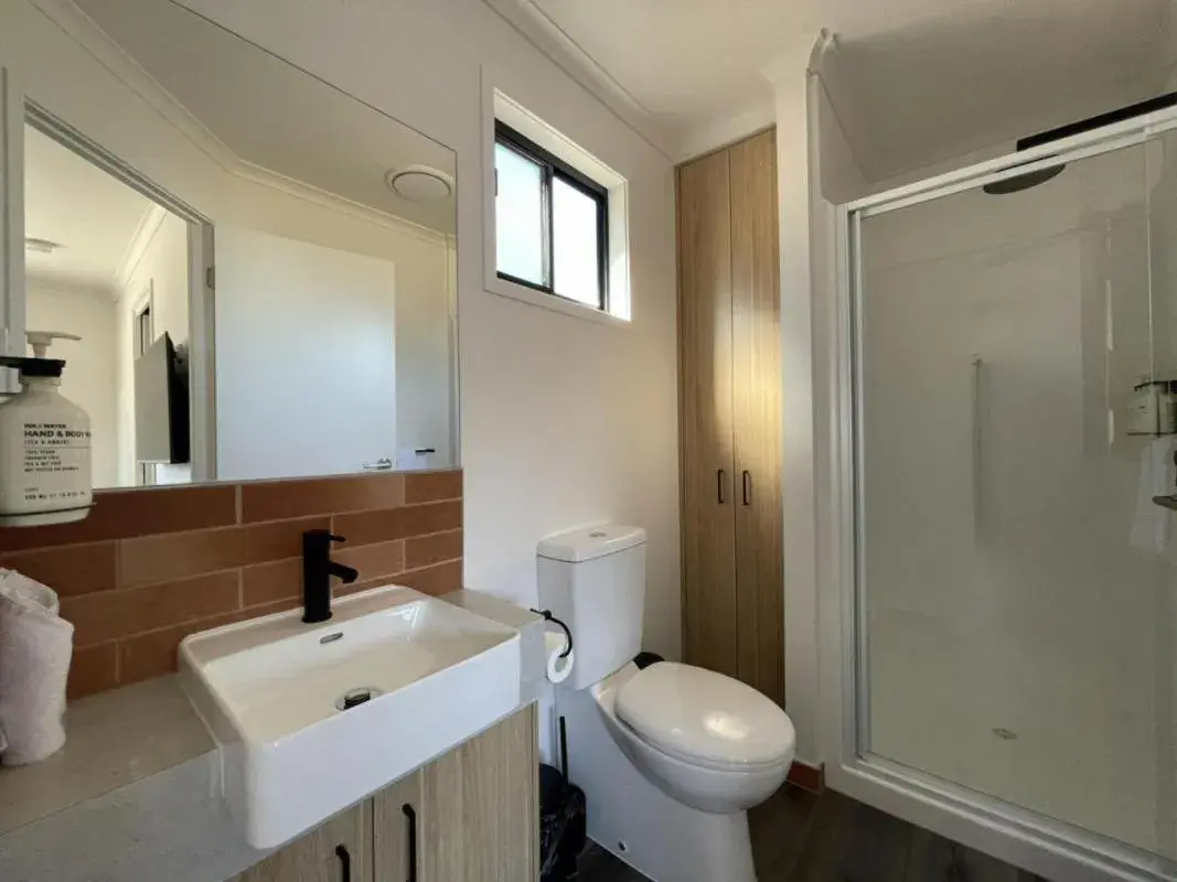 Classic Cabin (Sleeps 6) in BIG4 Bendigo Park Lane Holiday Park Classic Cabin (Sleeps 6) in BIG4 Bendigo Park Lane Holiday Park