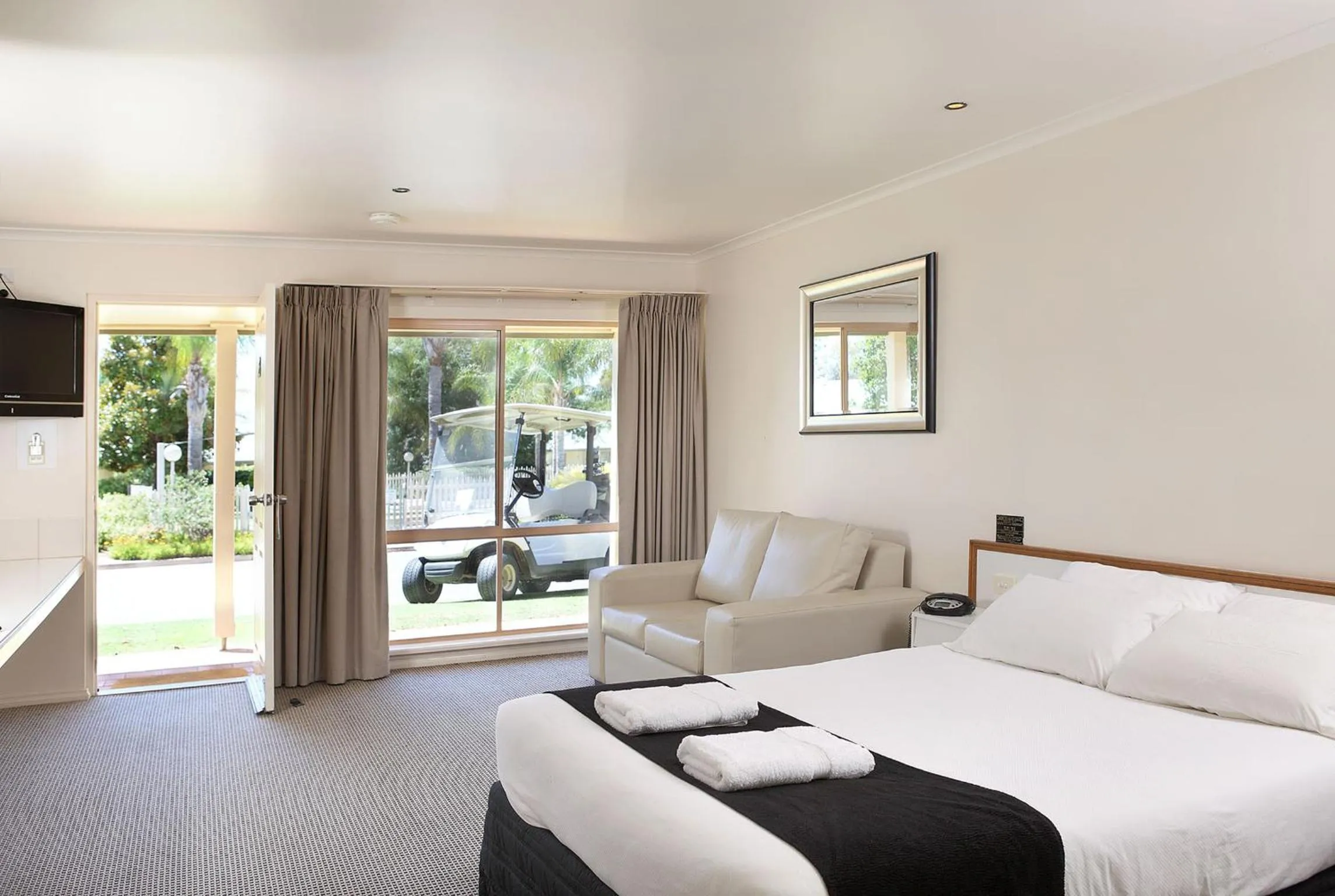 Day, Bed in Murray Downs Resort