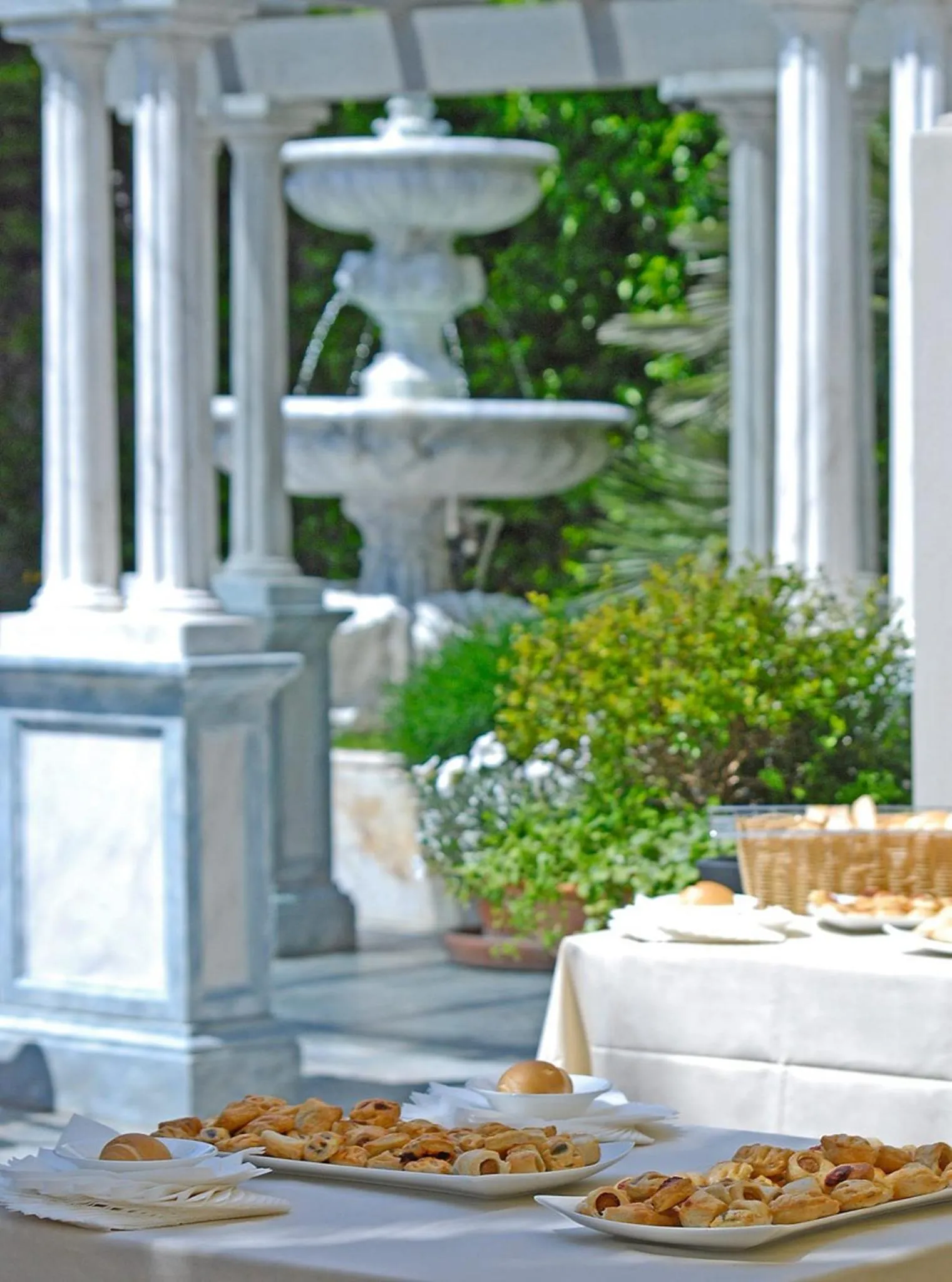 Restaurant/places to eat in Hotel Europa