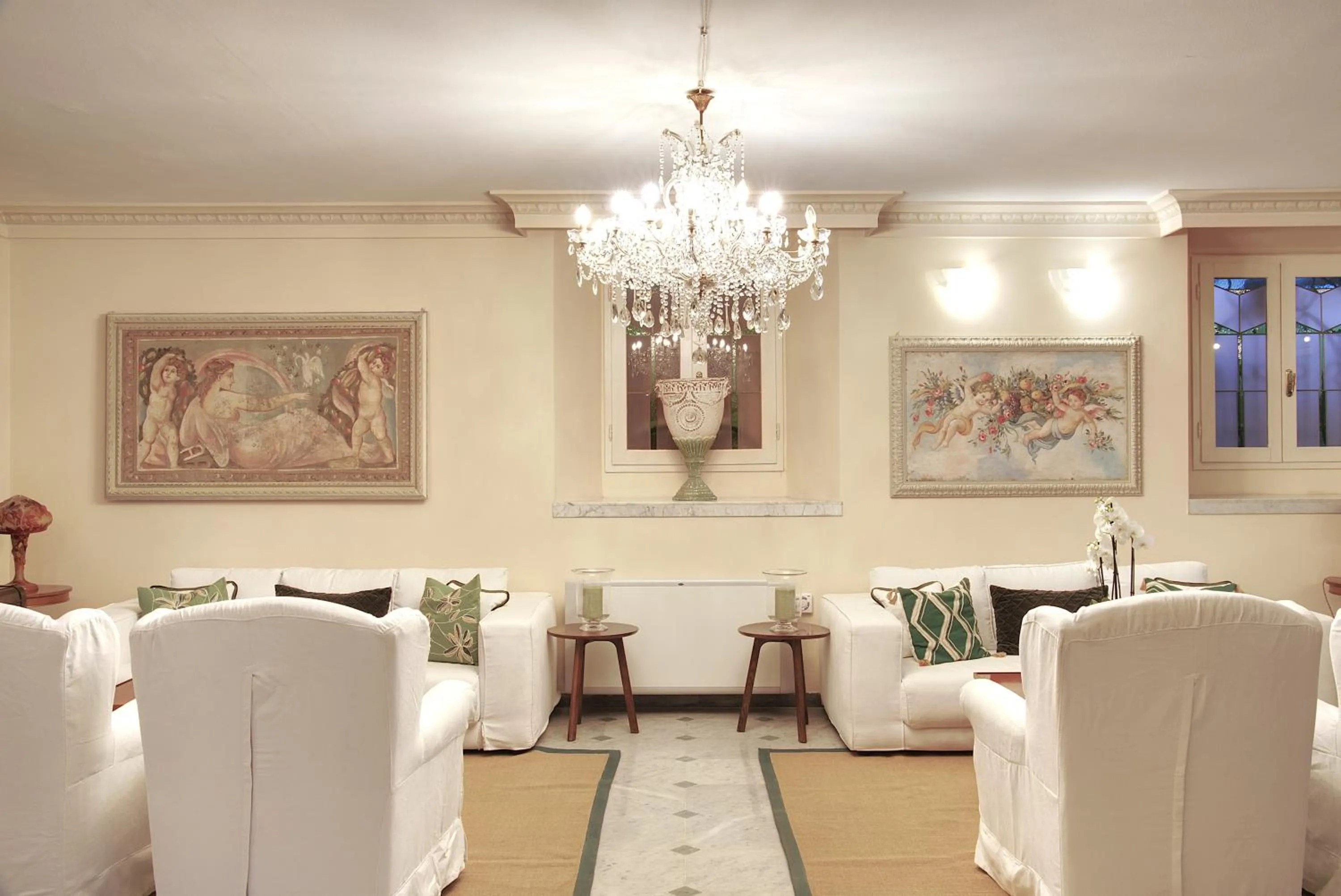 Communal lounge/ TV room in Hotel Europa