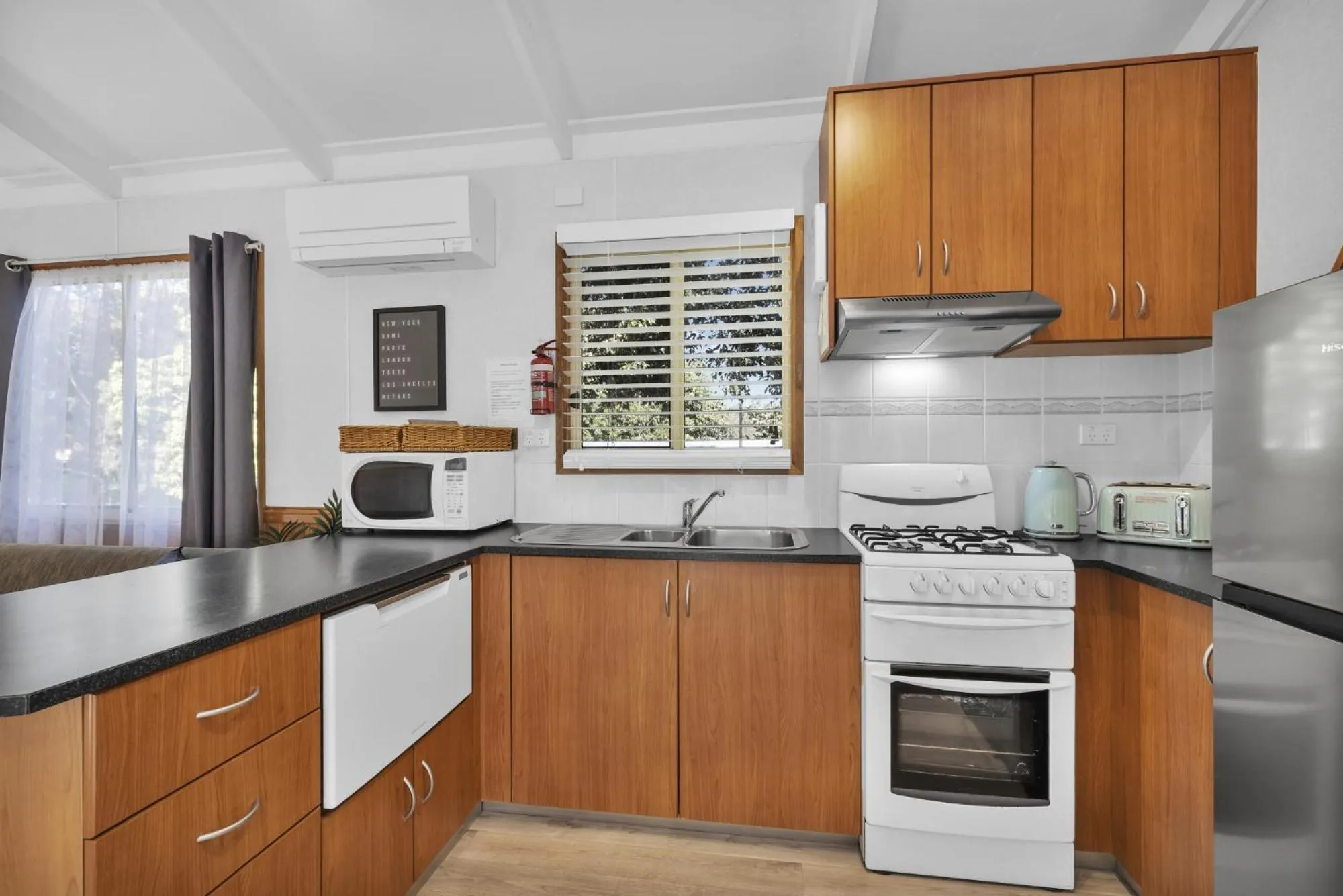 Kitchen or kitchenette in Metung Holiday Villas