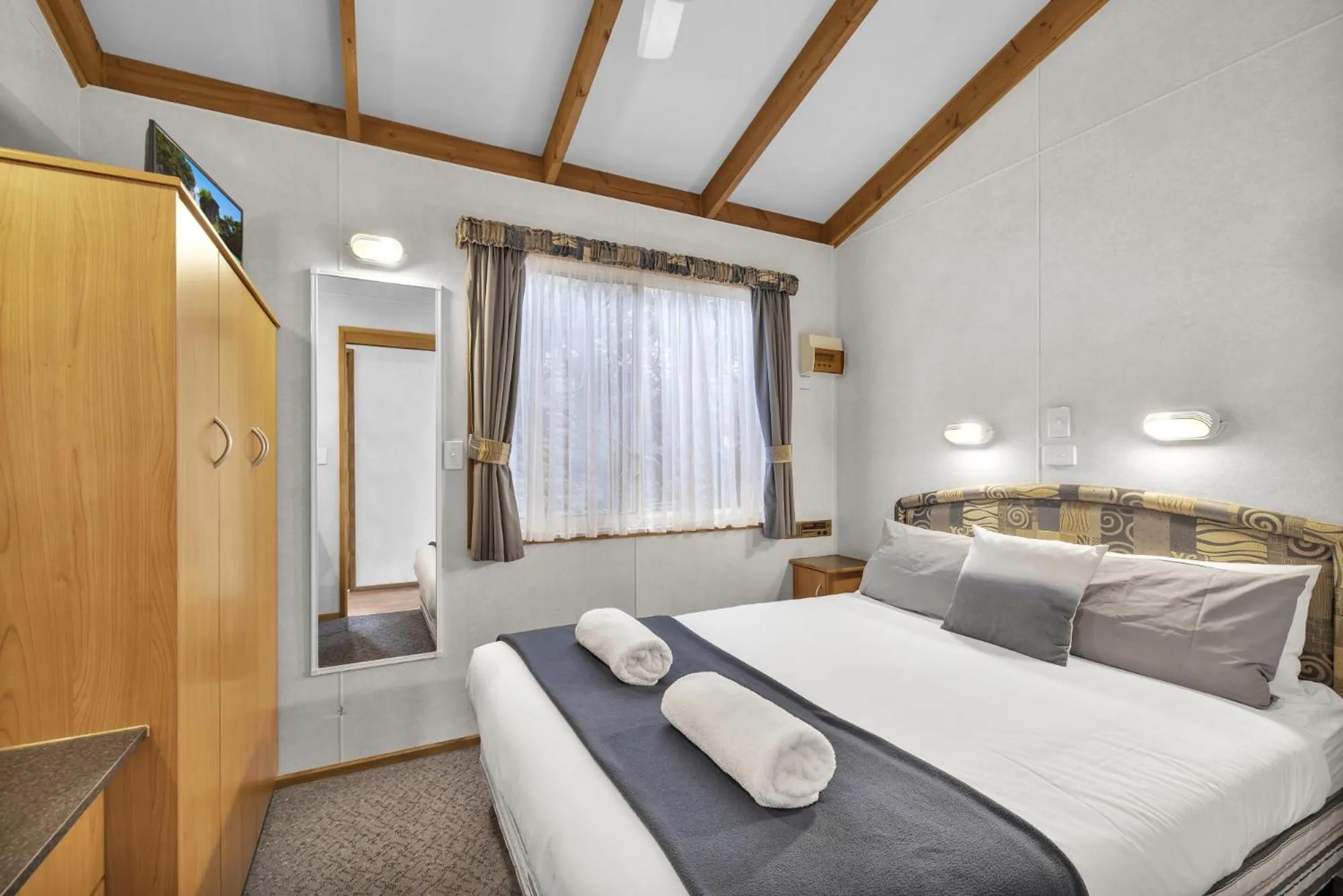 Bed in Metung Holiday Villas