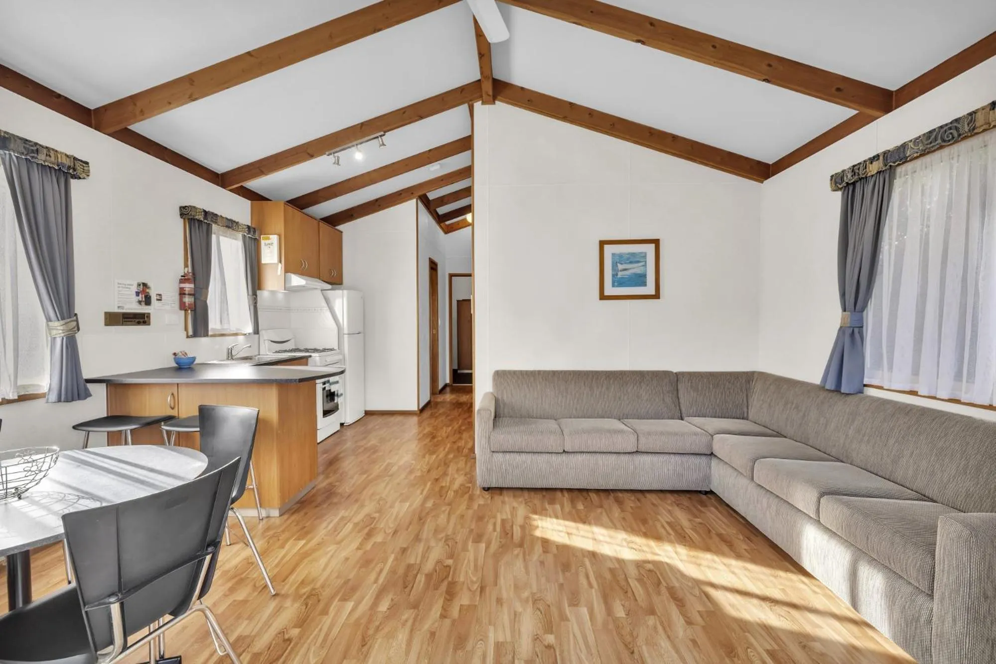 Kitchen or kitchenette in Metung Holiday Villas