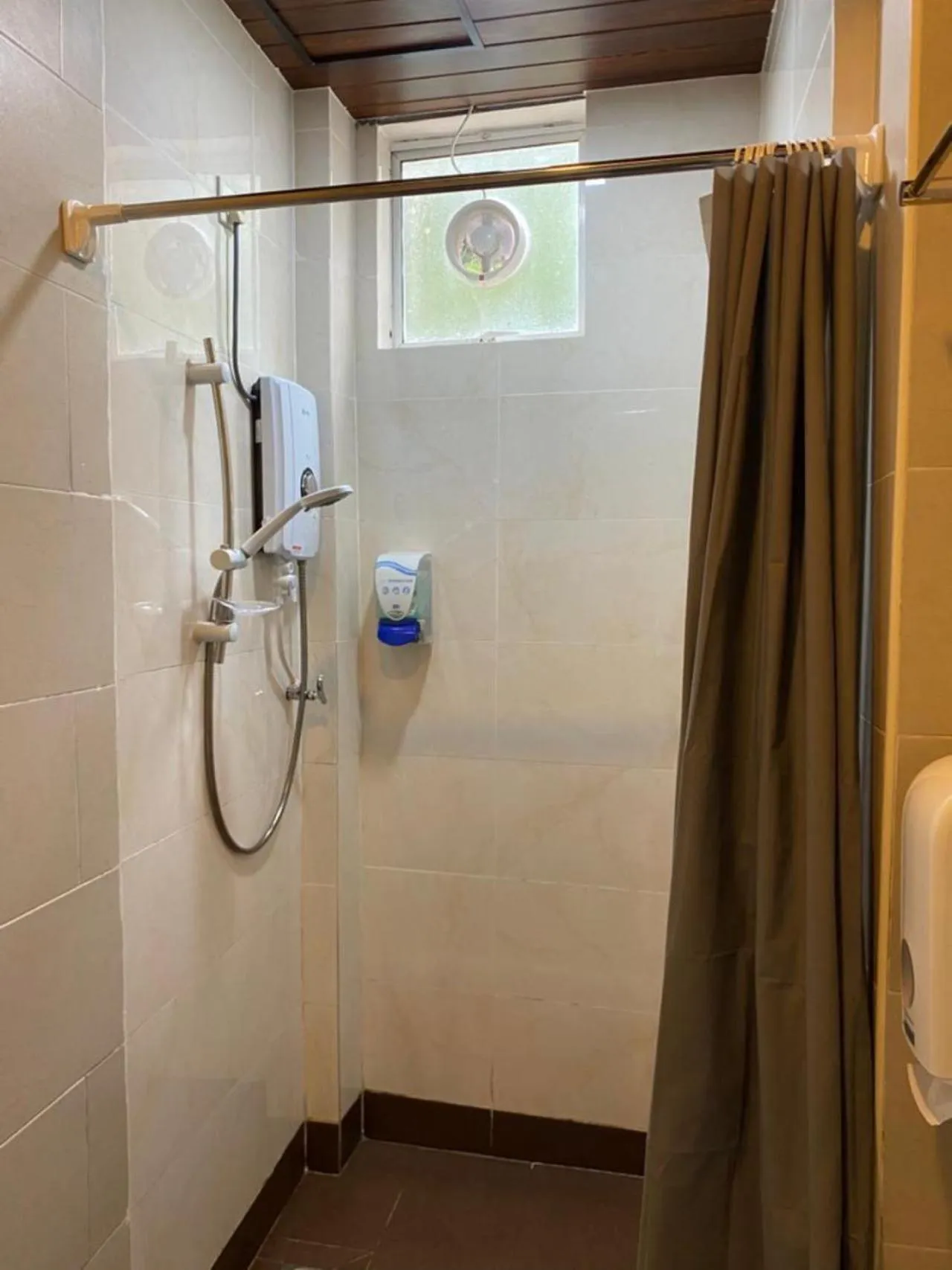 Shower in Highlanders Garden Guesthouse at Arundina Cameron Highlands