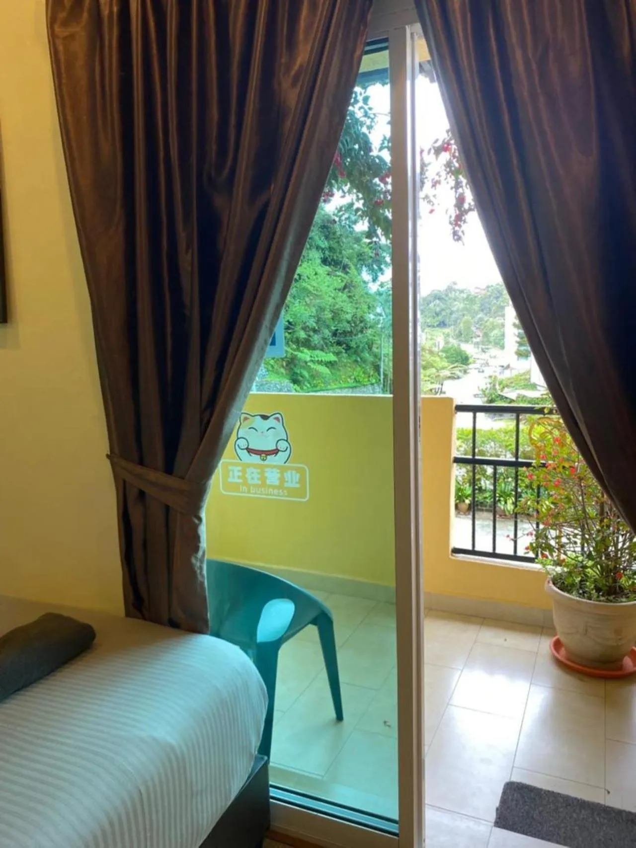 Balcony/Terrace, Bed in Highlanders Garden Guesthouse at Arundina Cameron Highlands