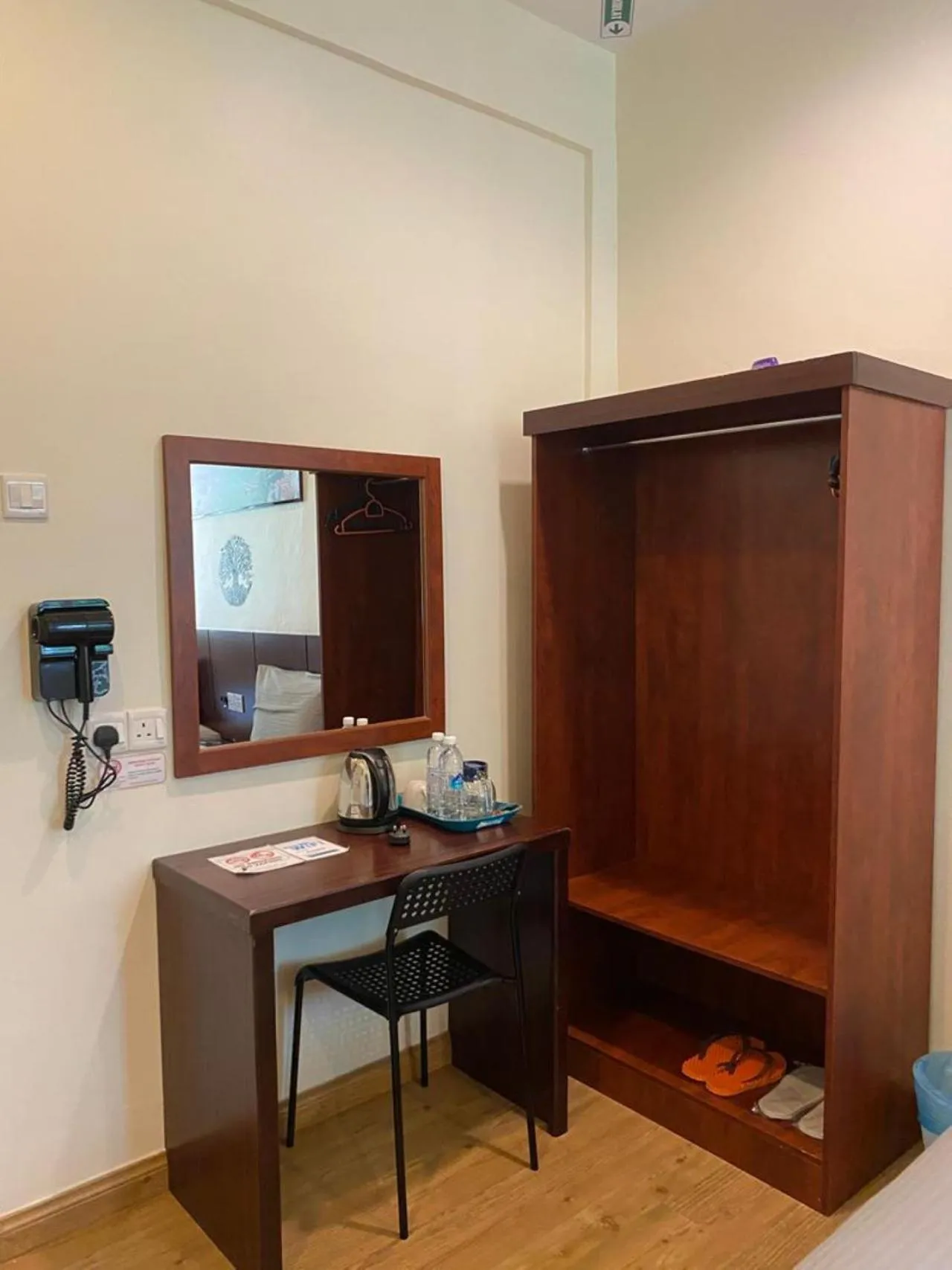 wardrobe in Highlanders Garden Guesthouse at Arundina Cameron Highlands