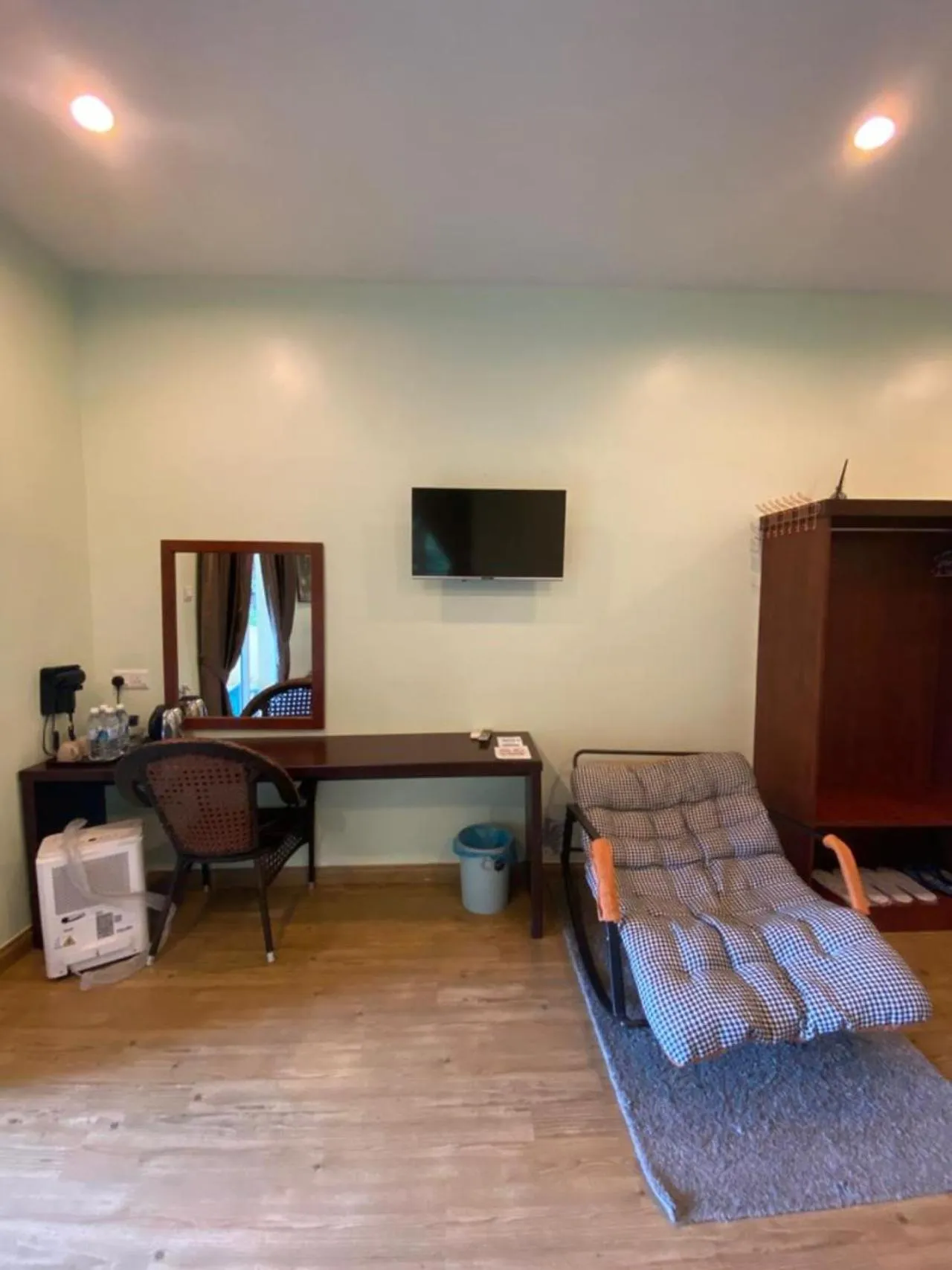 wardrobe in Highlanders Garden Guesthouse at Arundina Cameron Highlands