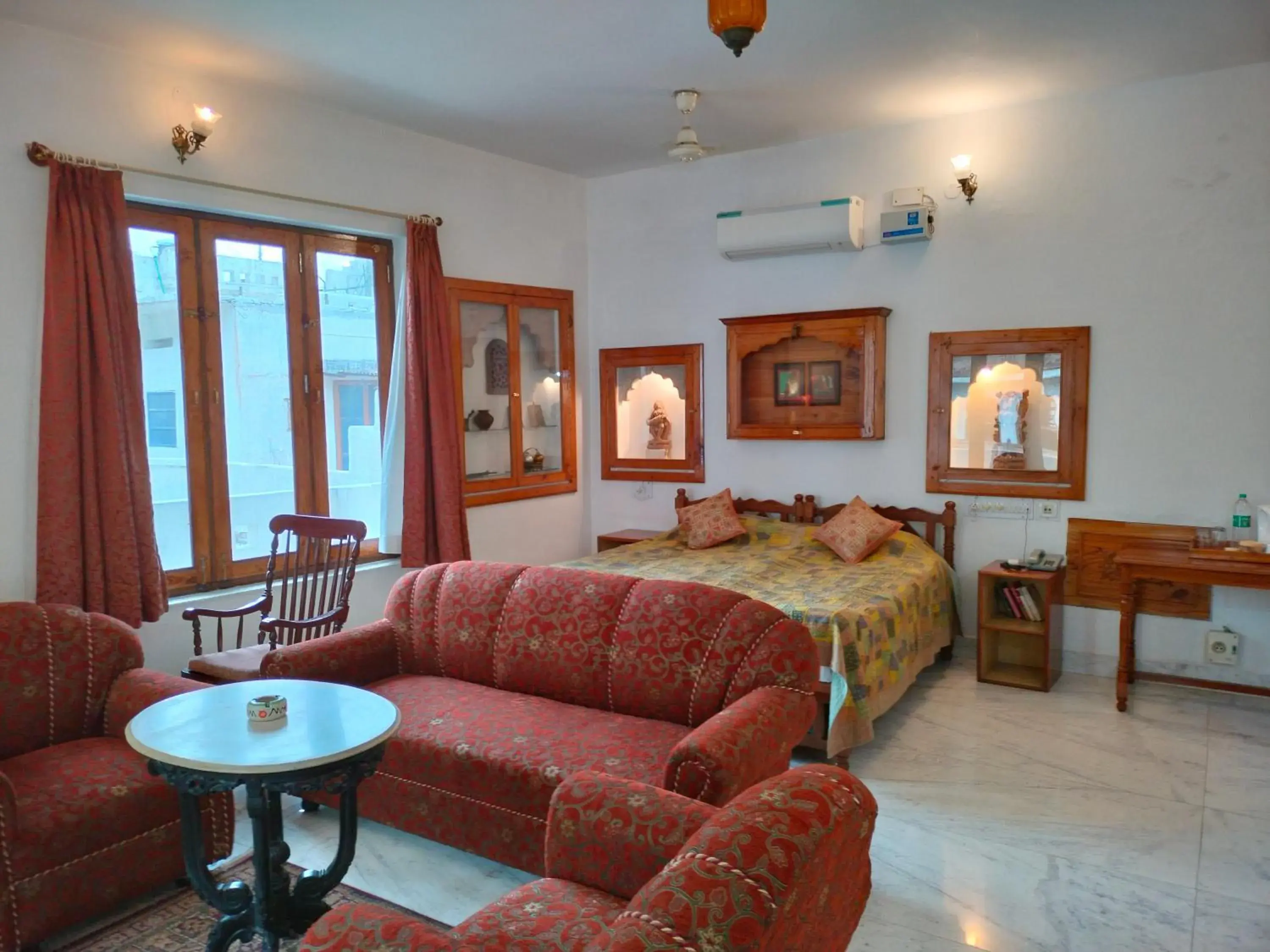 Deluxe Double or Twin Room with Garden View in Haveli Braj Bhushanjee Heritage Hotel and Museum Deluxe Double or Twin Room with Garden View in Haveli Braj Bhushanjee Heritage Hotel and Museum