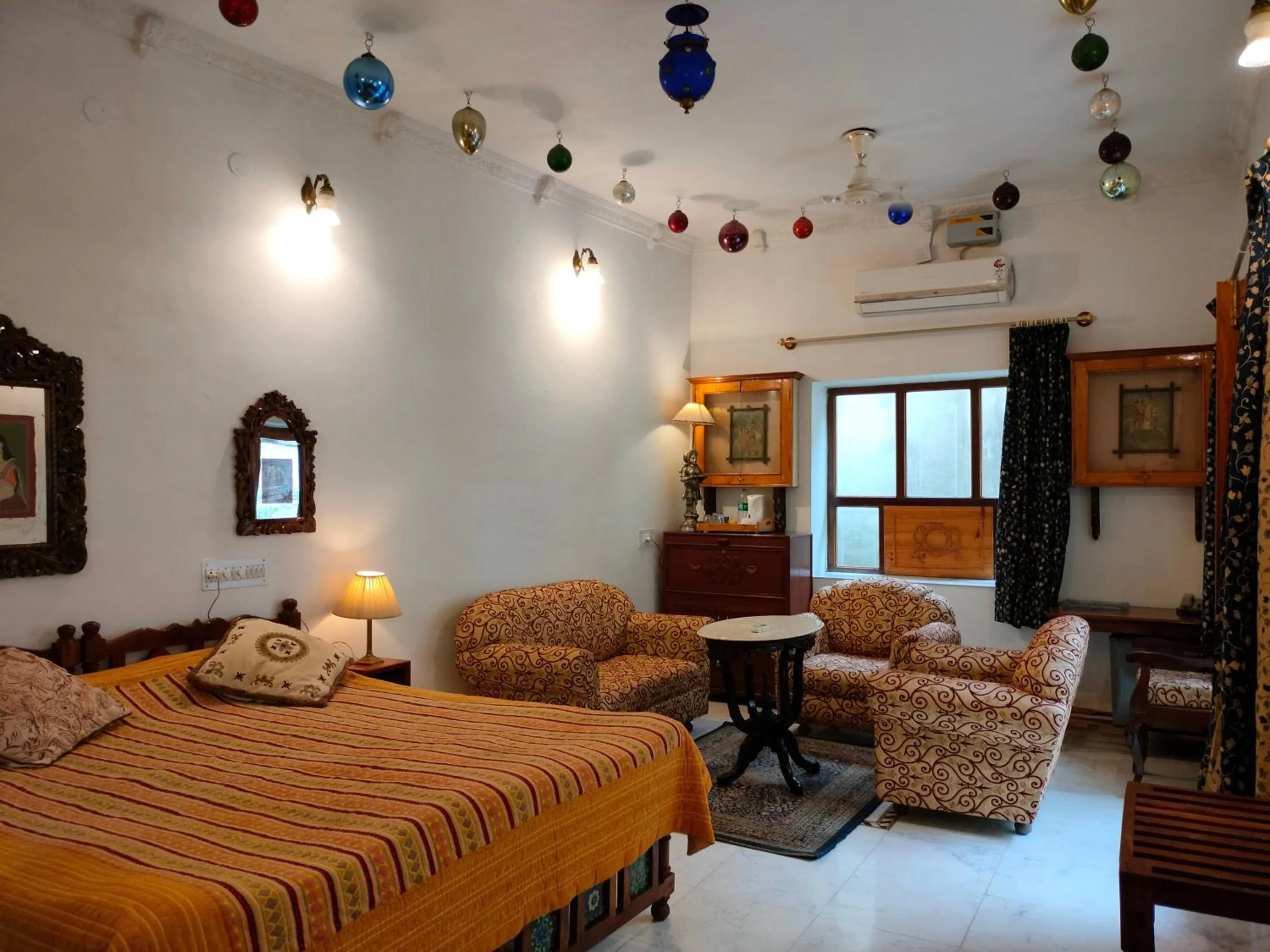 Property building, Bed in Haveli Braj Bhushanjee Heritage Hotel and Museum