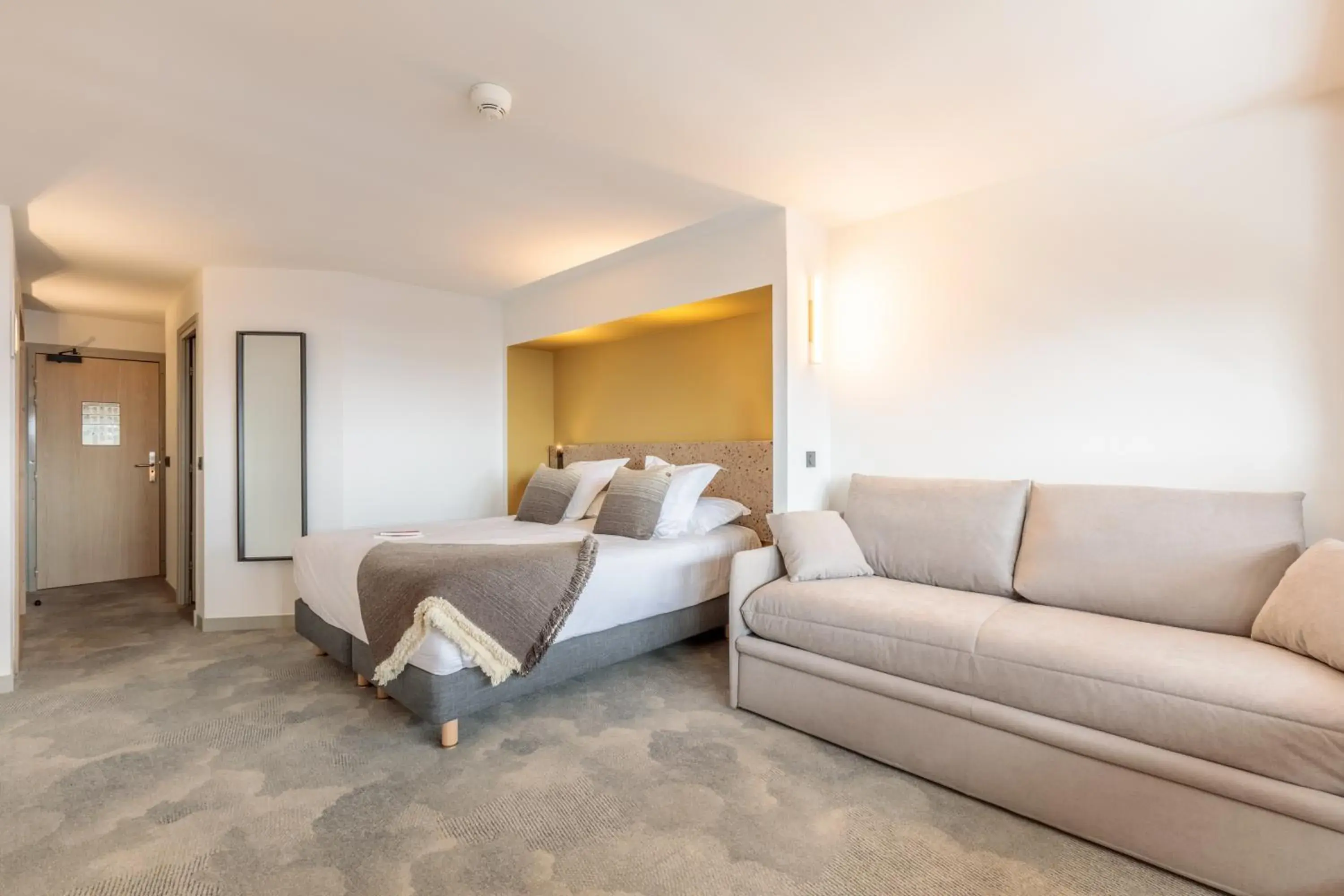 Bed in La Cachette, Friendly Hotel & Spa Bed in La Cachette, Friendly Hotel & Spa