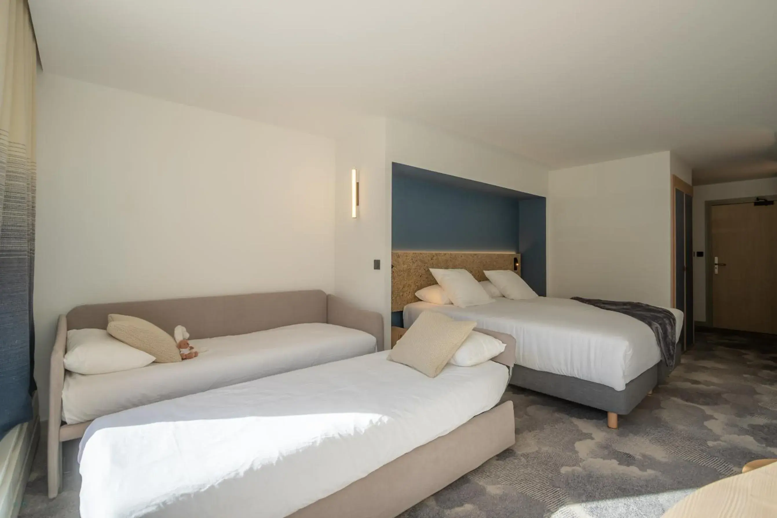 Bed in La Cachette, Friendly Hotel & Spa Bed in La Cachette, Friendly Hotel & Spa