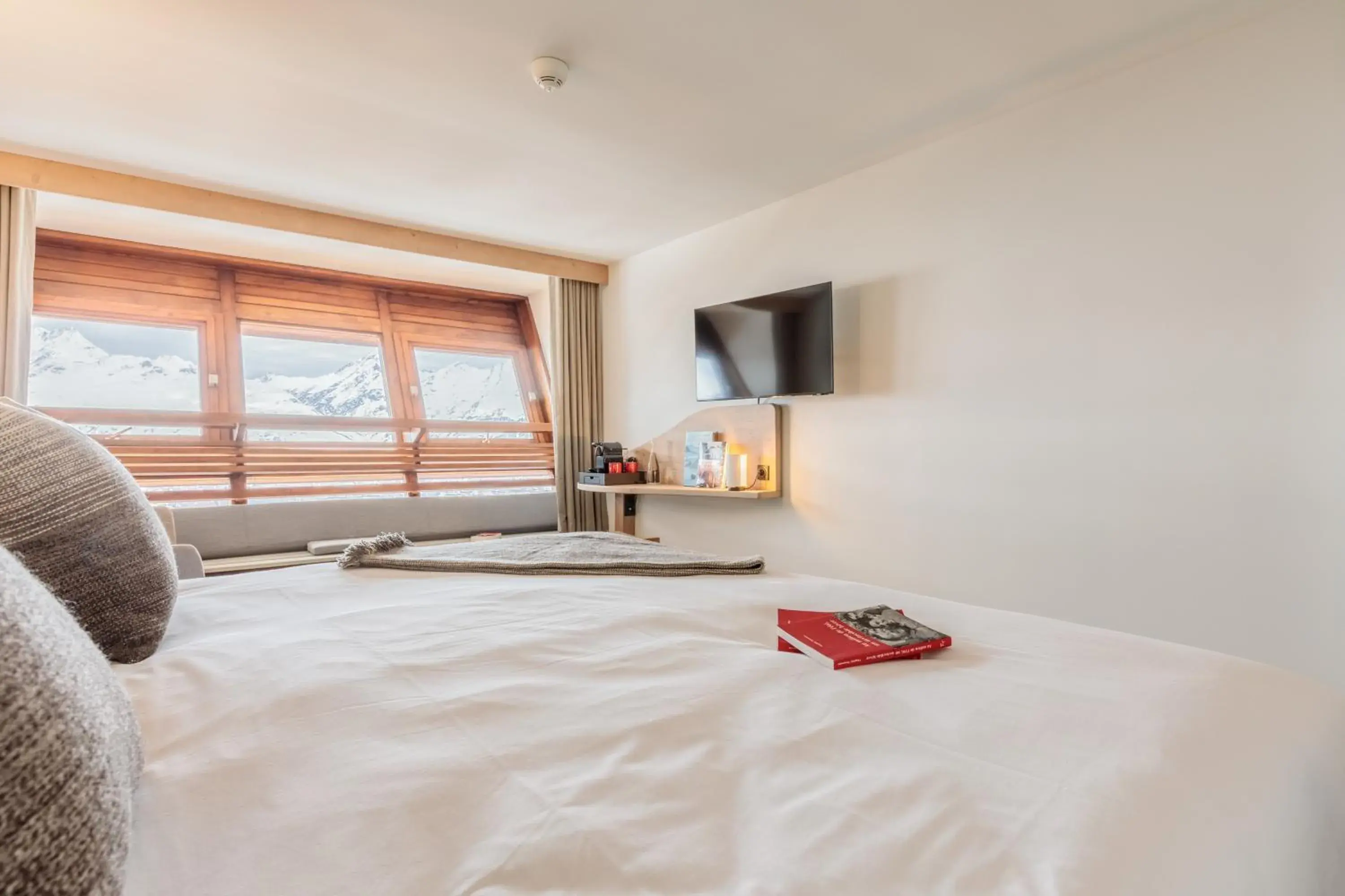 Bed in La Cachette, Friendly Hotel & Spa Bed in La Cachette, Friendly Hotel & Spa