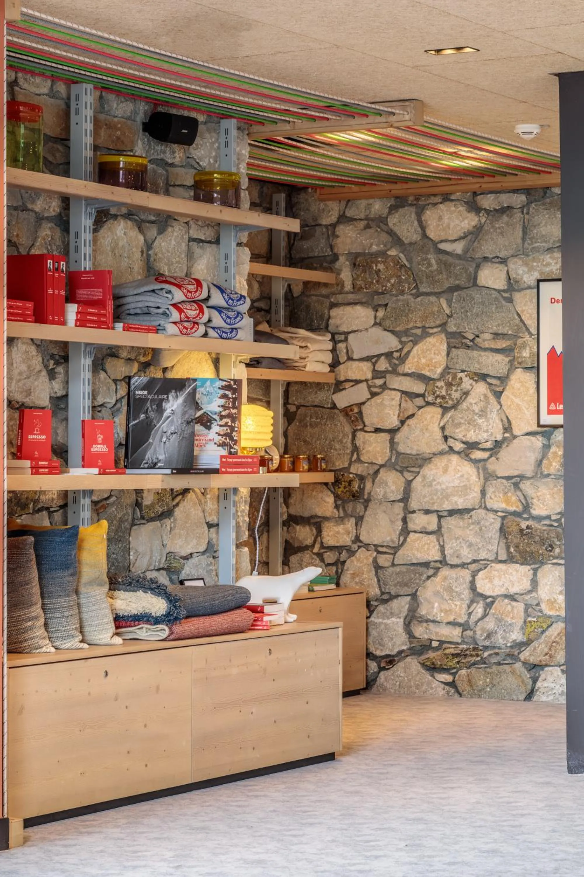 On-site shops in La Cachette, Friendly Hotel & Spa