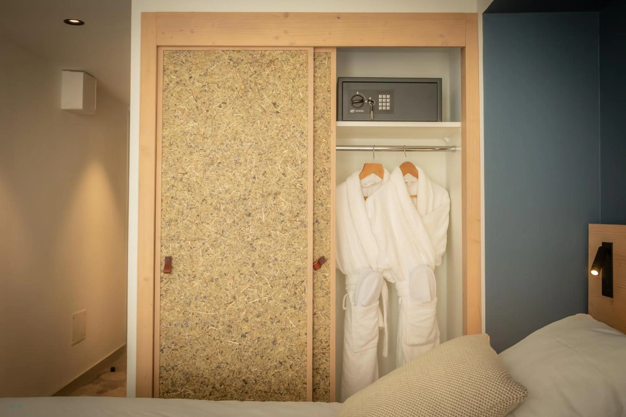 Bedroom, Bed in La Cachette, Friendly Hotel & Spa