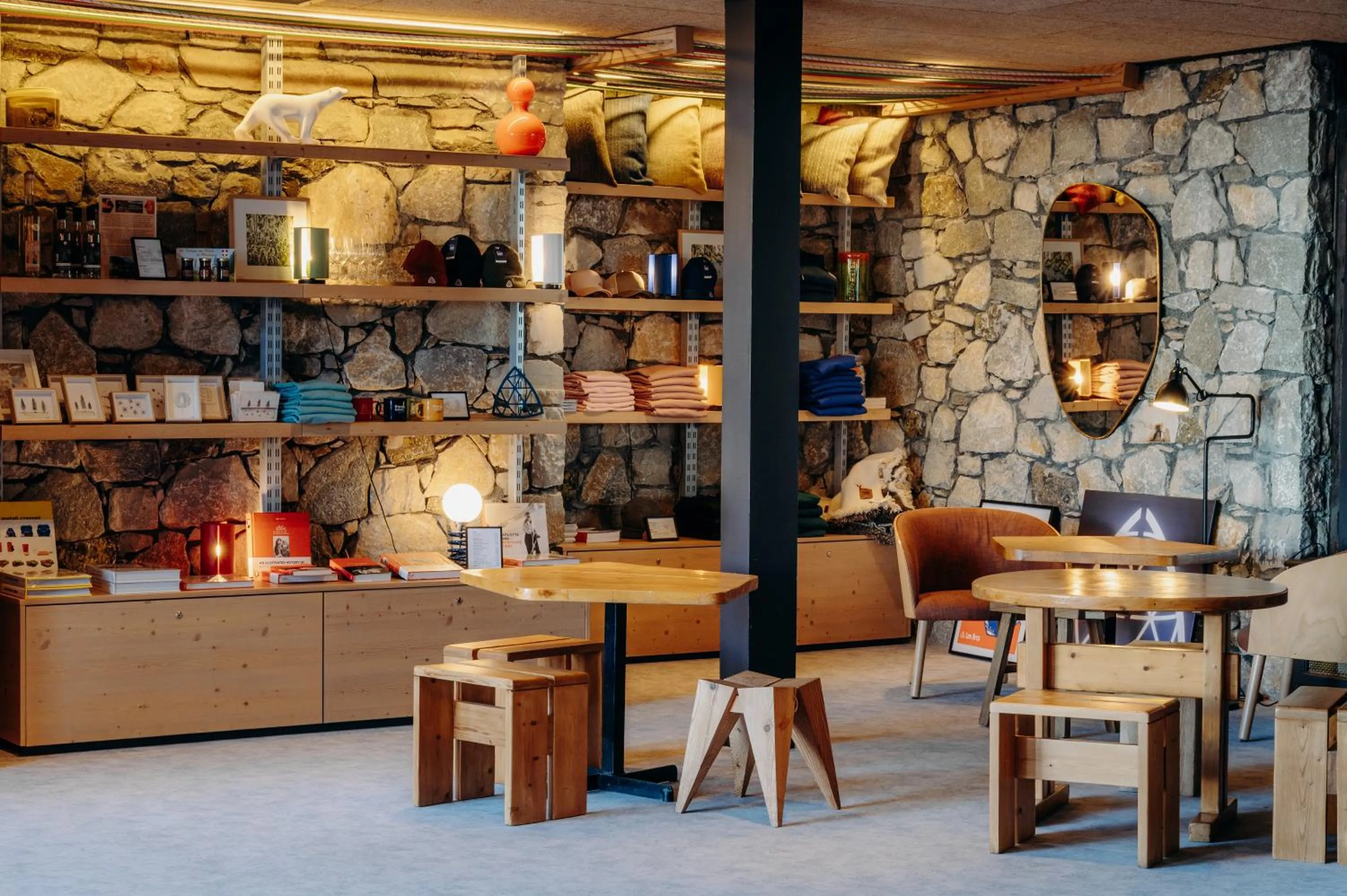 On-site shops in La Cachette, Friendly Hotel & Spa