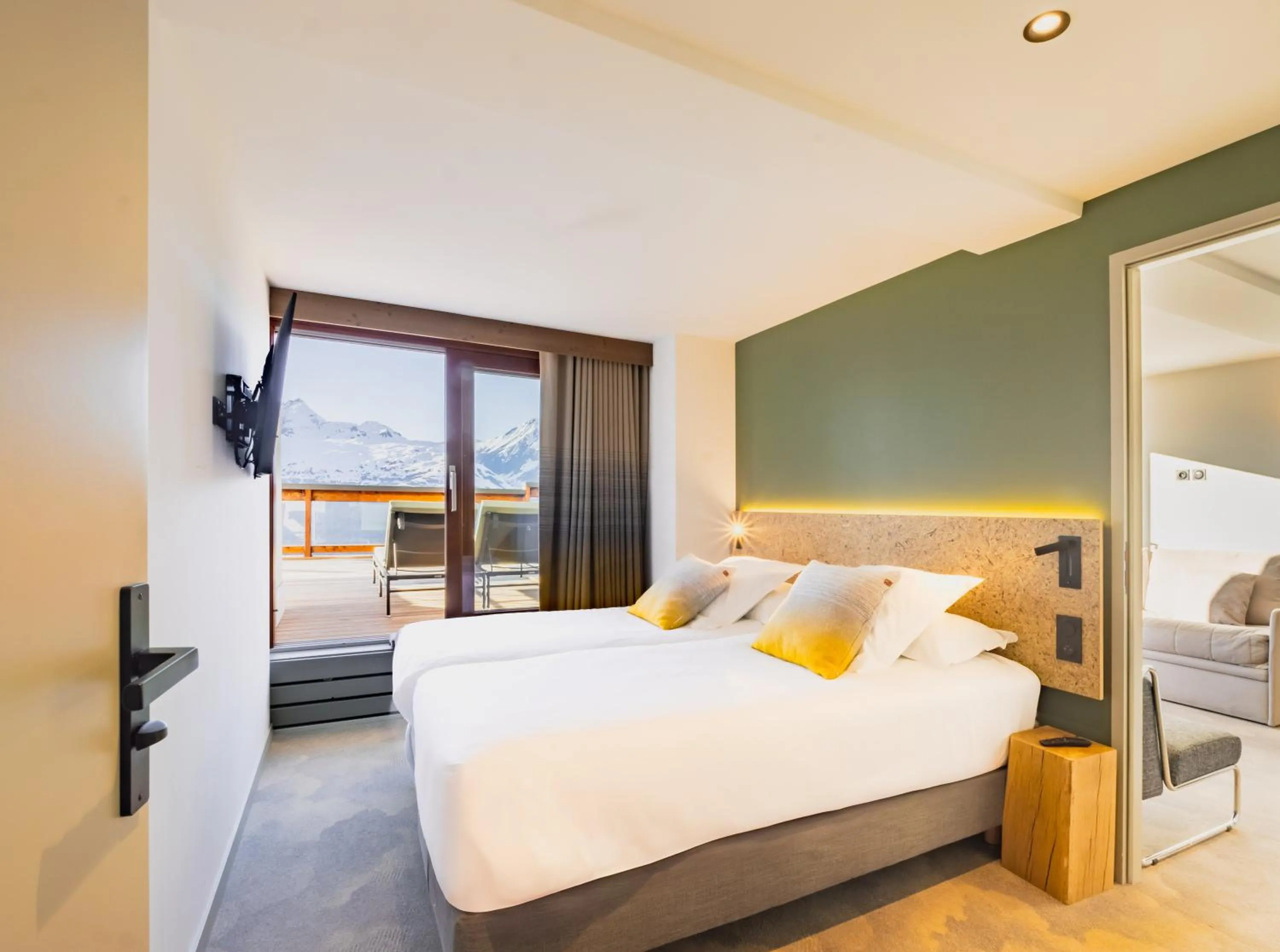 Patio, Bed in La Cachette, Friendly Hotel & Spa