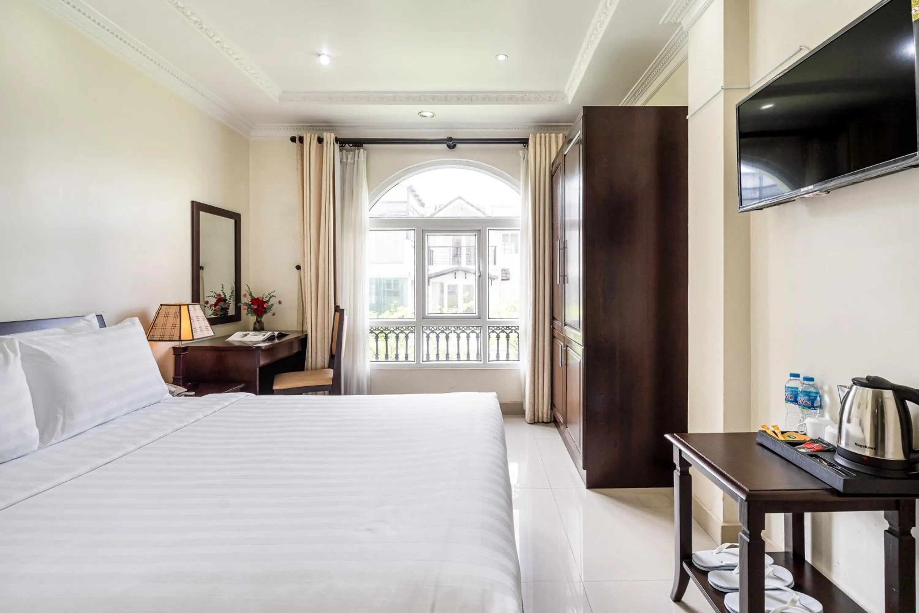 Bed in La Bonita Hotel and Apartments