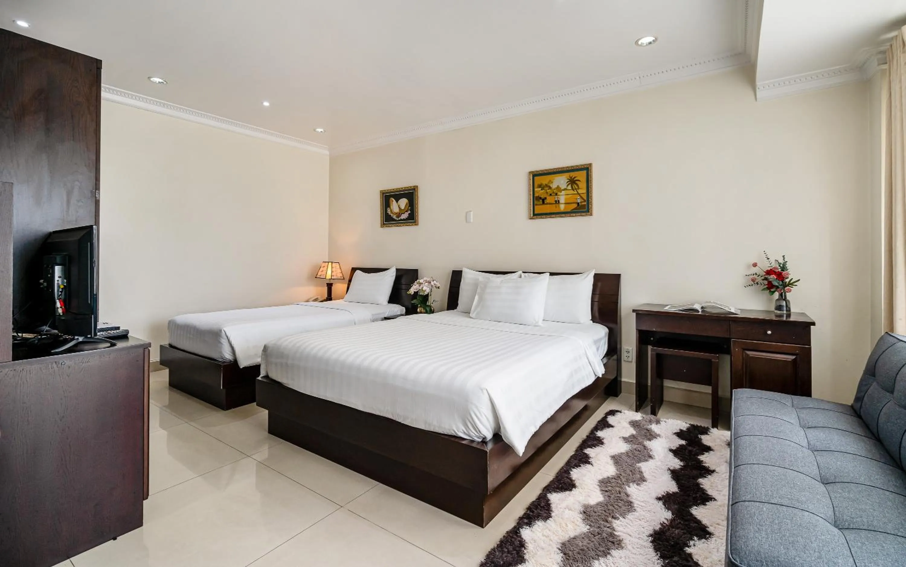 Bed in La Bonita Hotel and Apartments