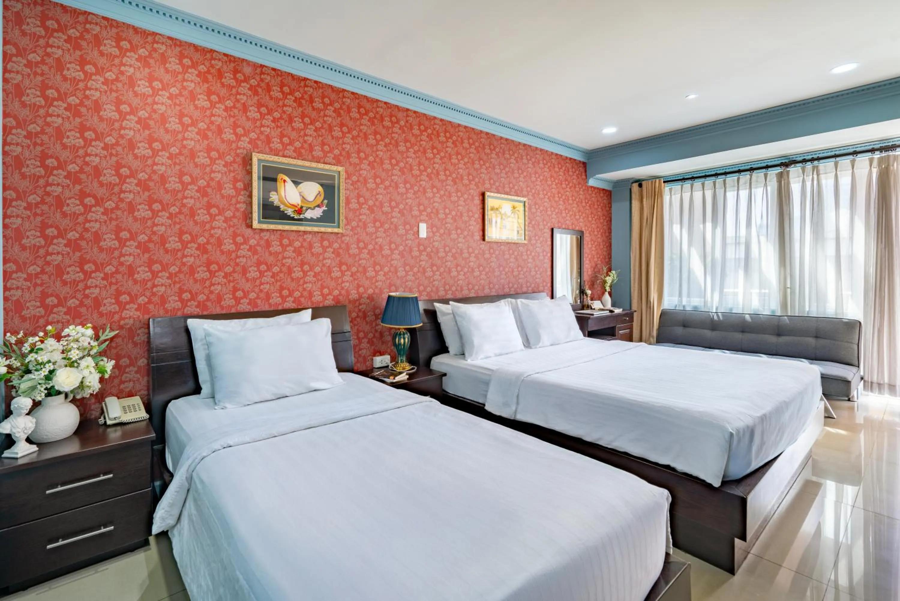 Photo of the whole room, Bed in La Bonita Hotel and Apartments