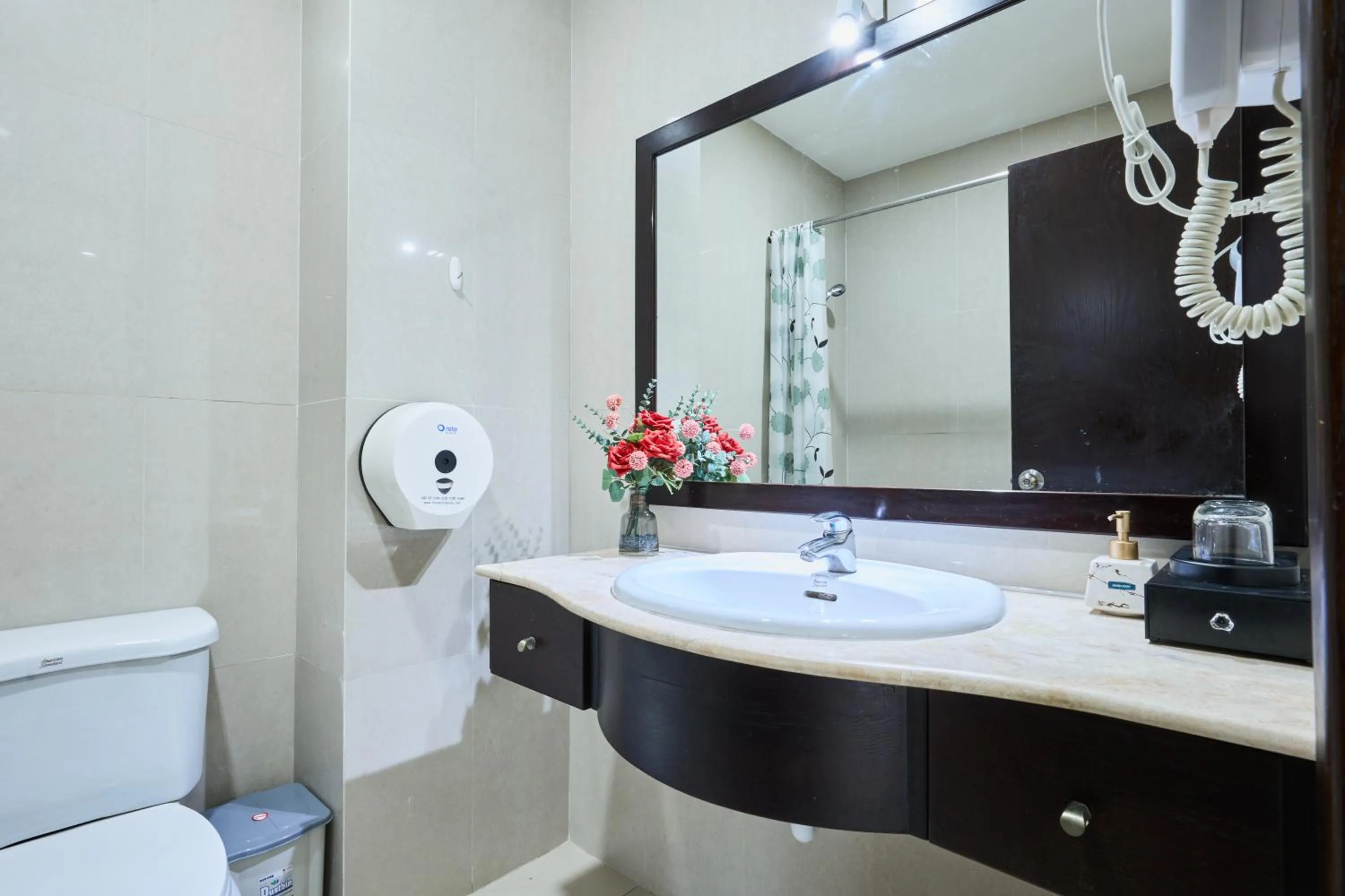 Bathroom in La Bonita Hotel and Apartments