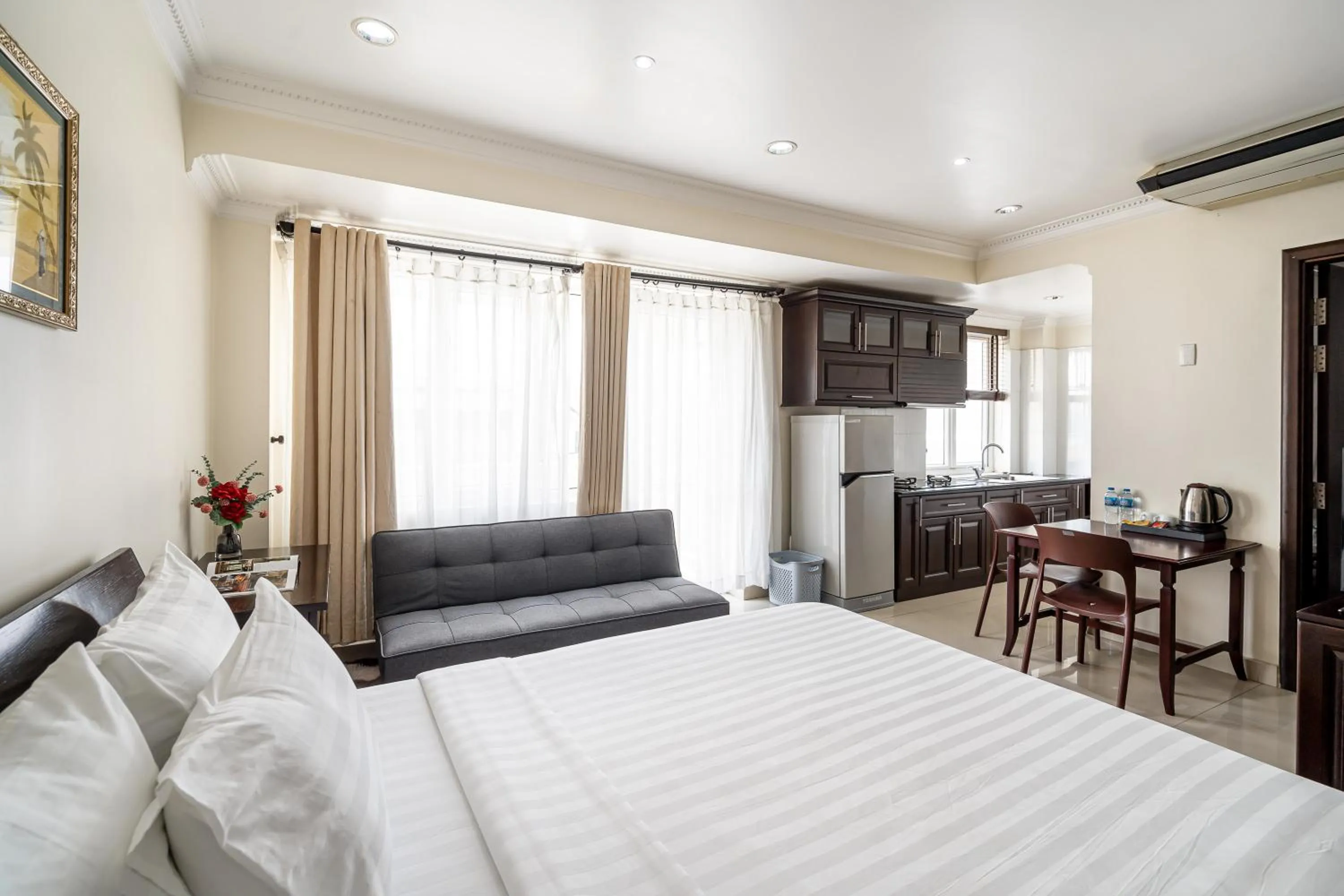 Bed in La Bonita Hotel and Apartments