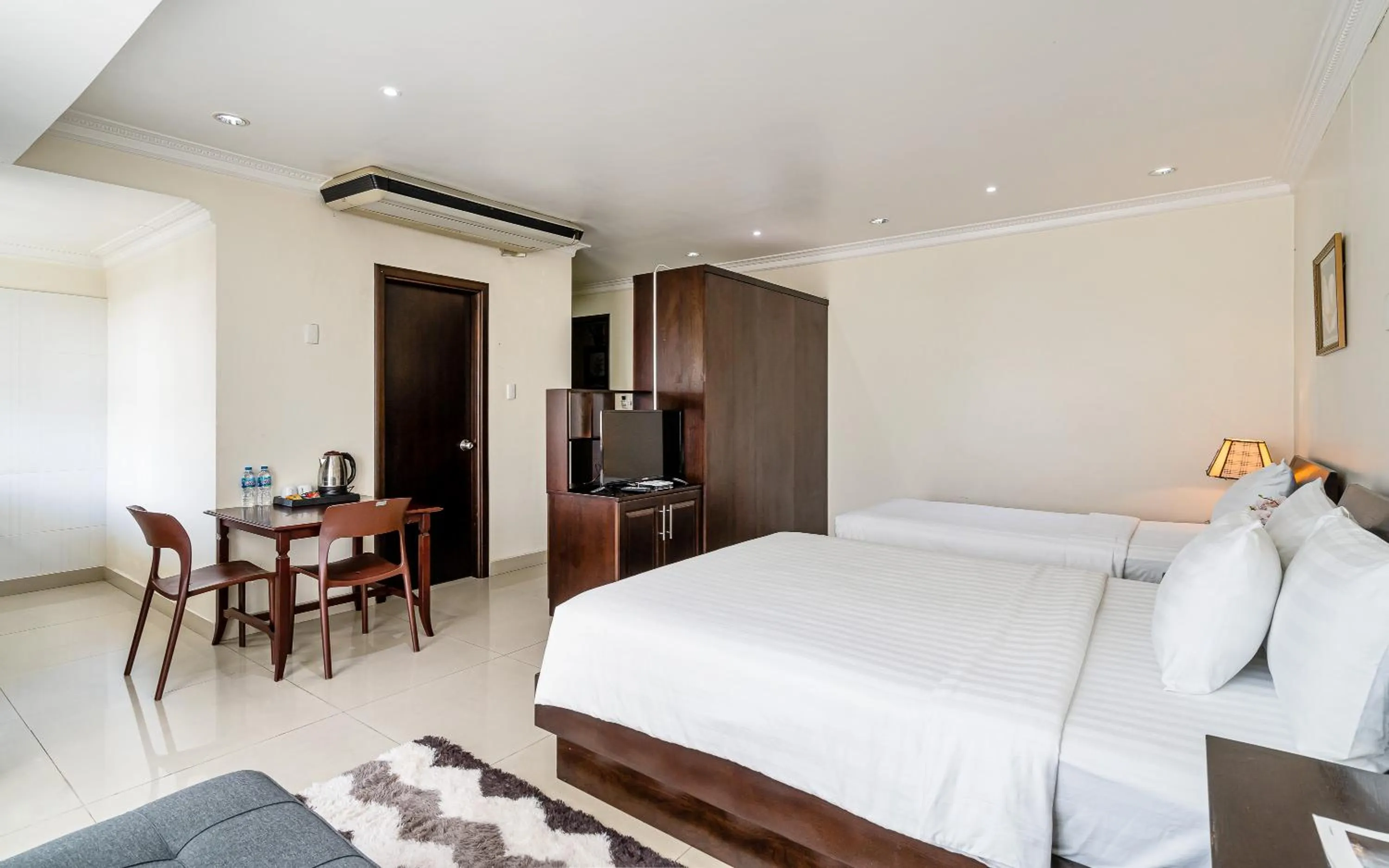 Bed in La Bonita Hotel and Apartments