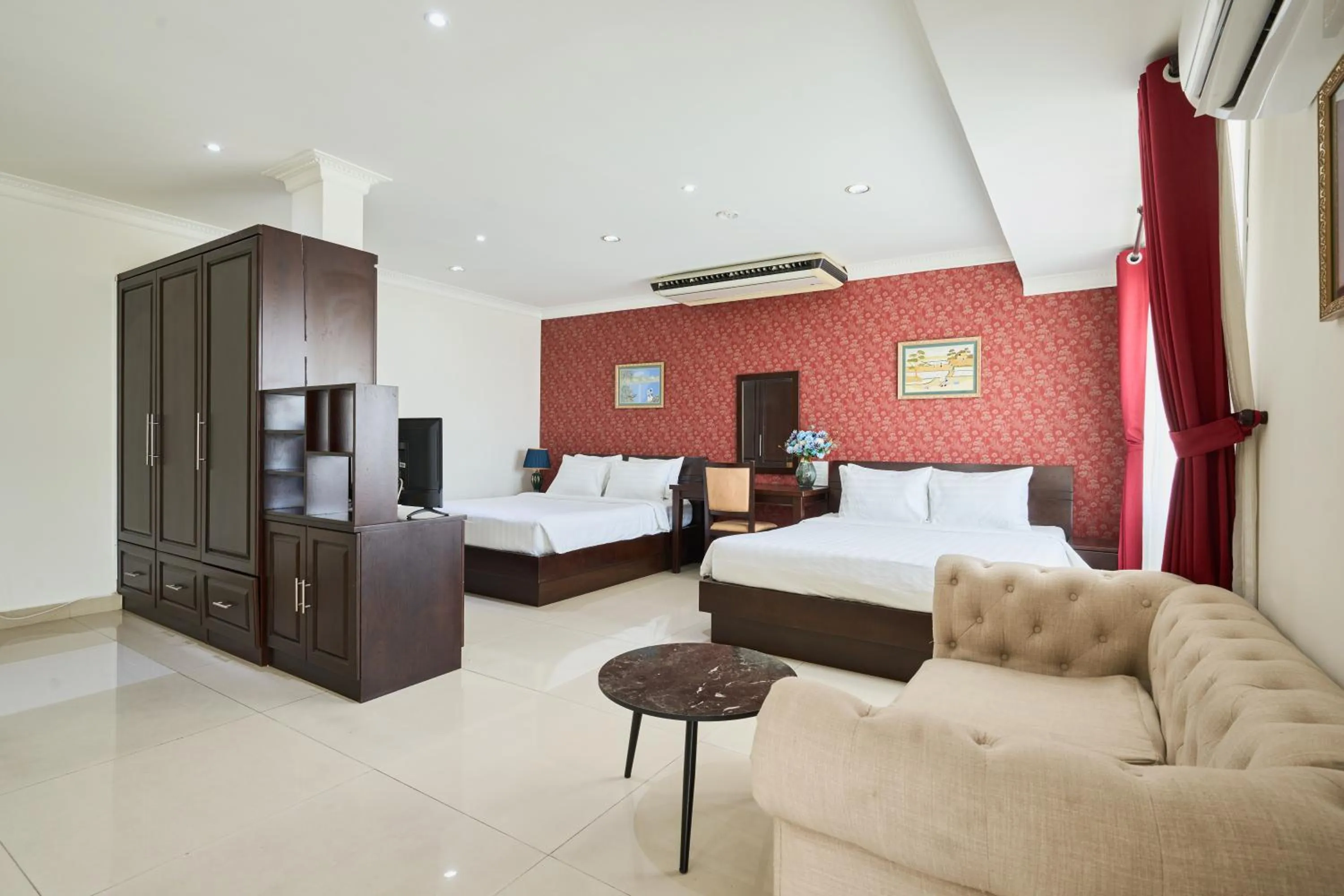 Bedroom, Bed in La Bonita Hotel and Apartments