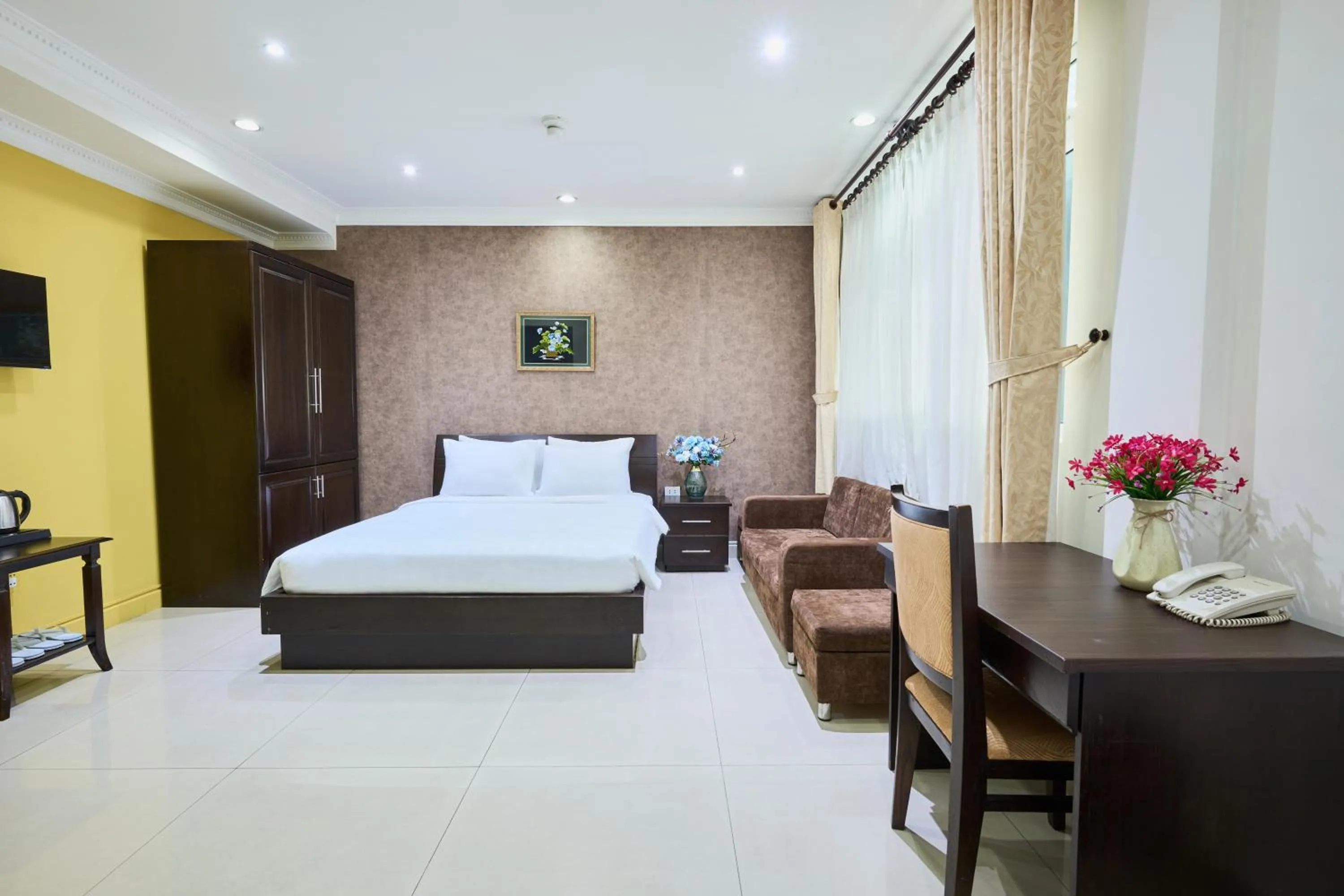 Photo of the whole room, Bed in La Bonita Hotel and Apartments