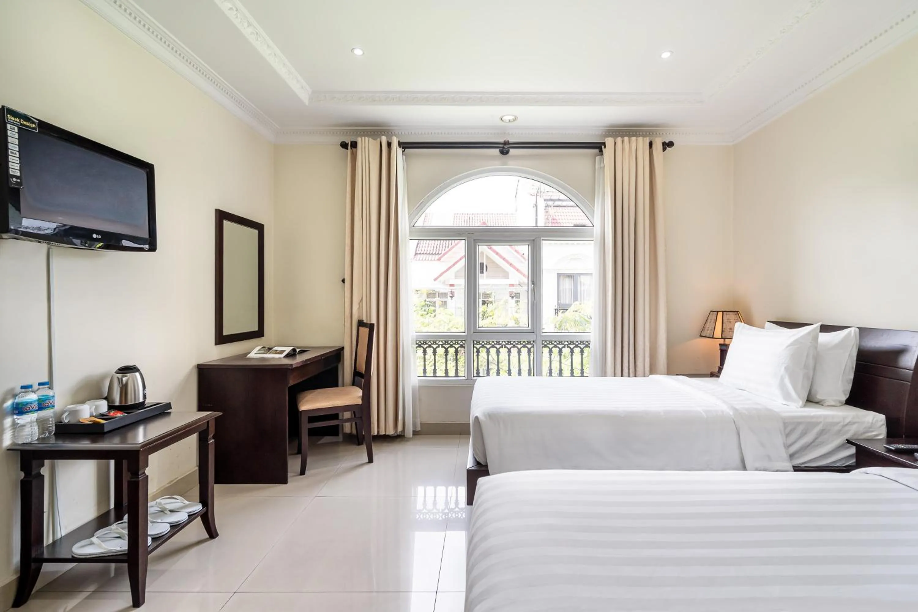 Bed in La Bonita Hotel and Apartments