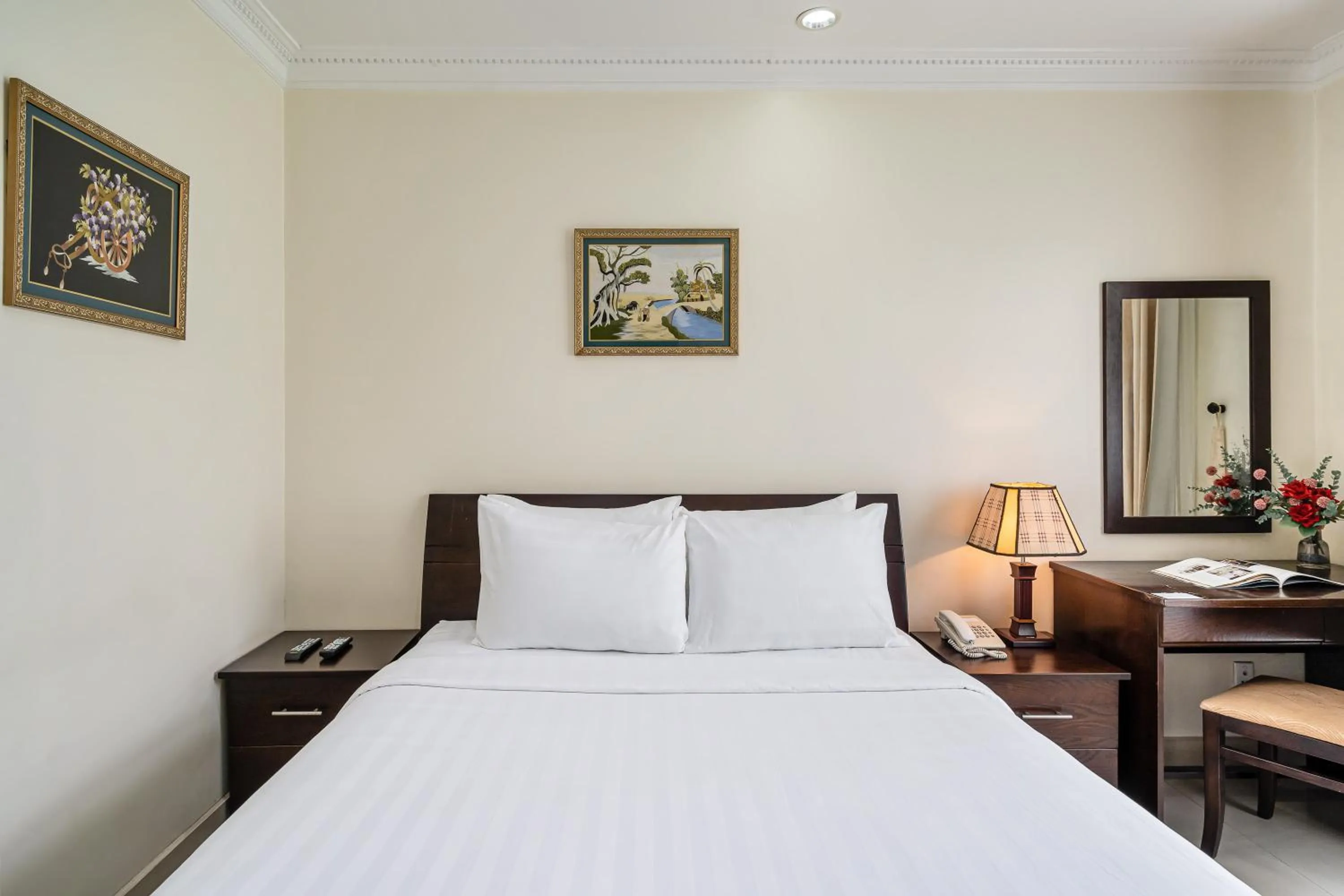 Bed in La Bonita Hotel and Apartments