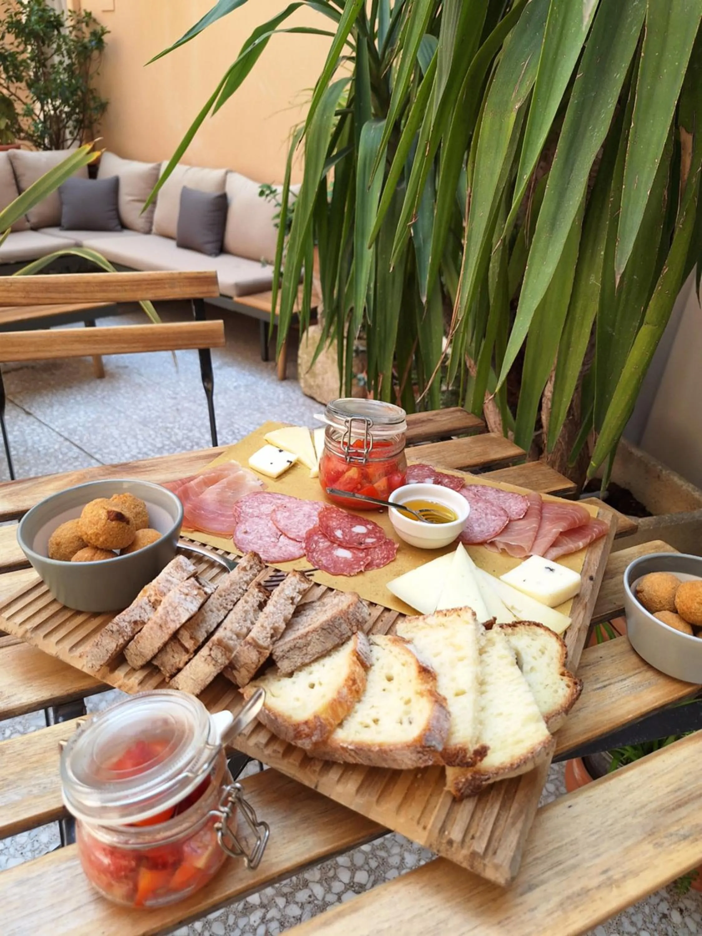 Food and drinks in Hotel Lauri