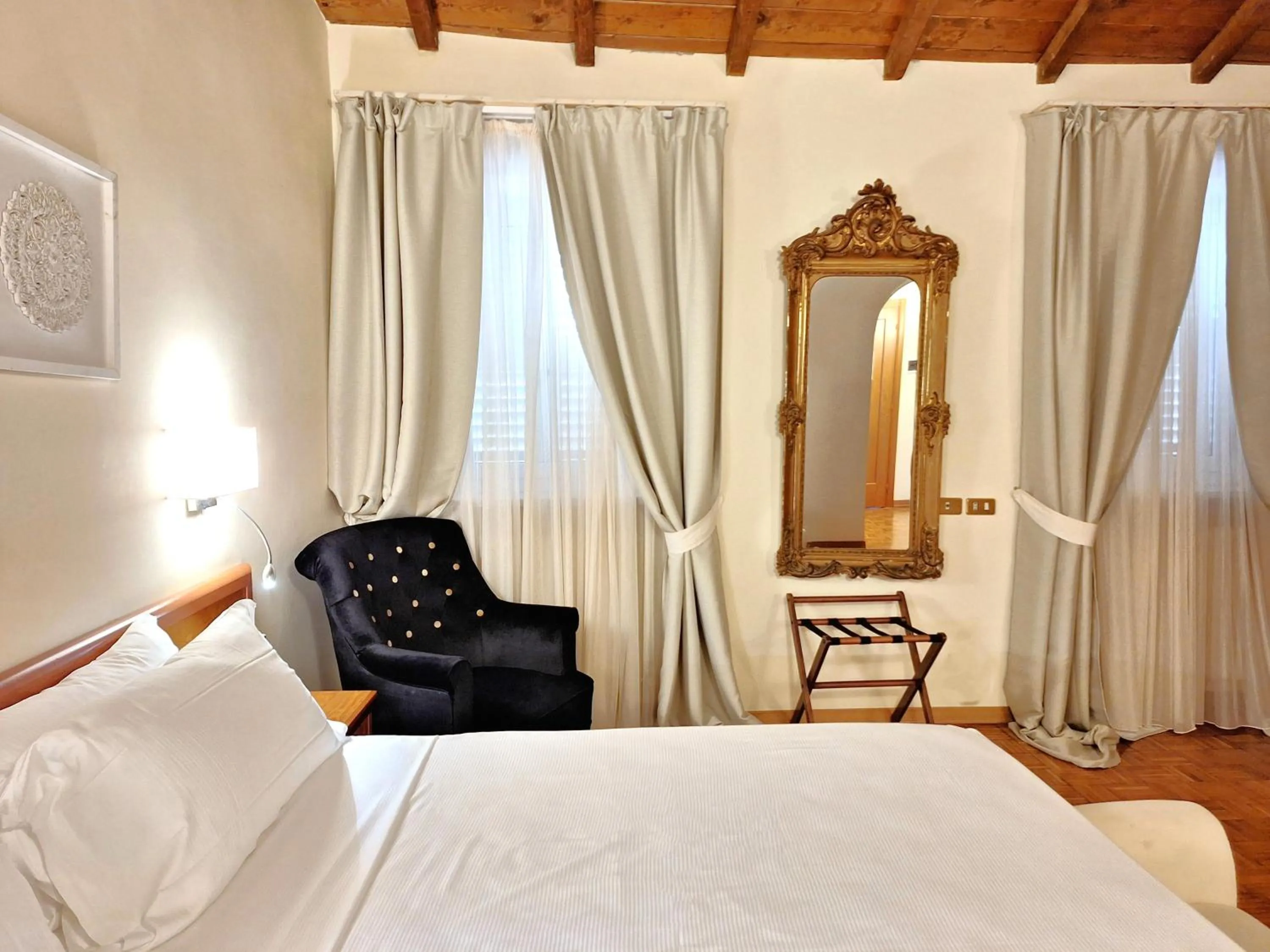 Photo of the whole room, Bed in Hotel Lauri