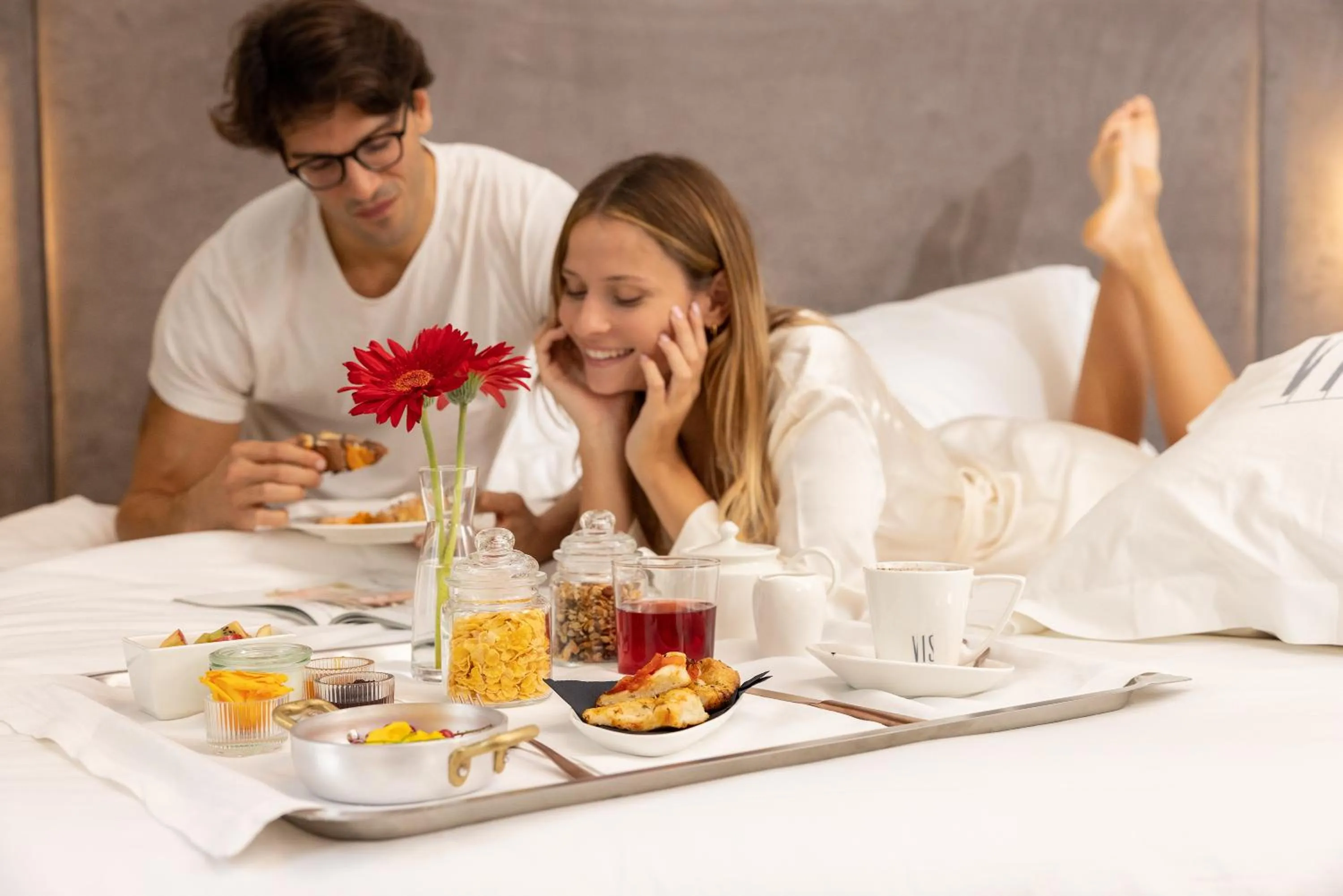 Breakfast, Bed in VIS Urban Suites&Spa