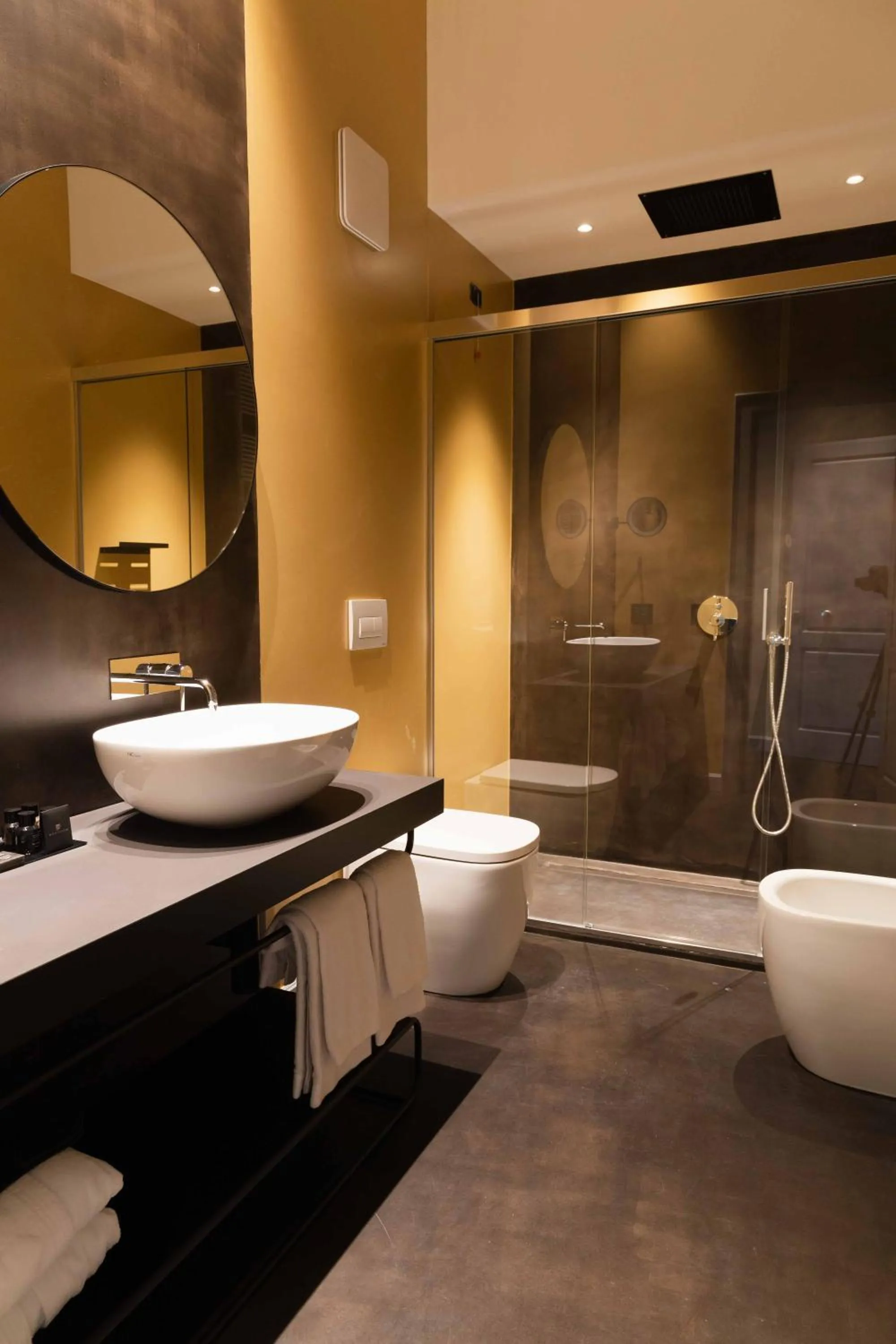 Shower in VIS Urban Suites&Spa