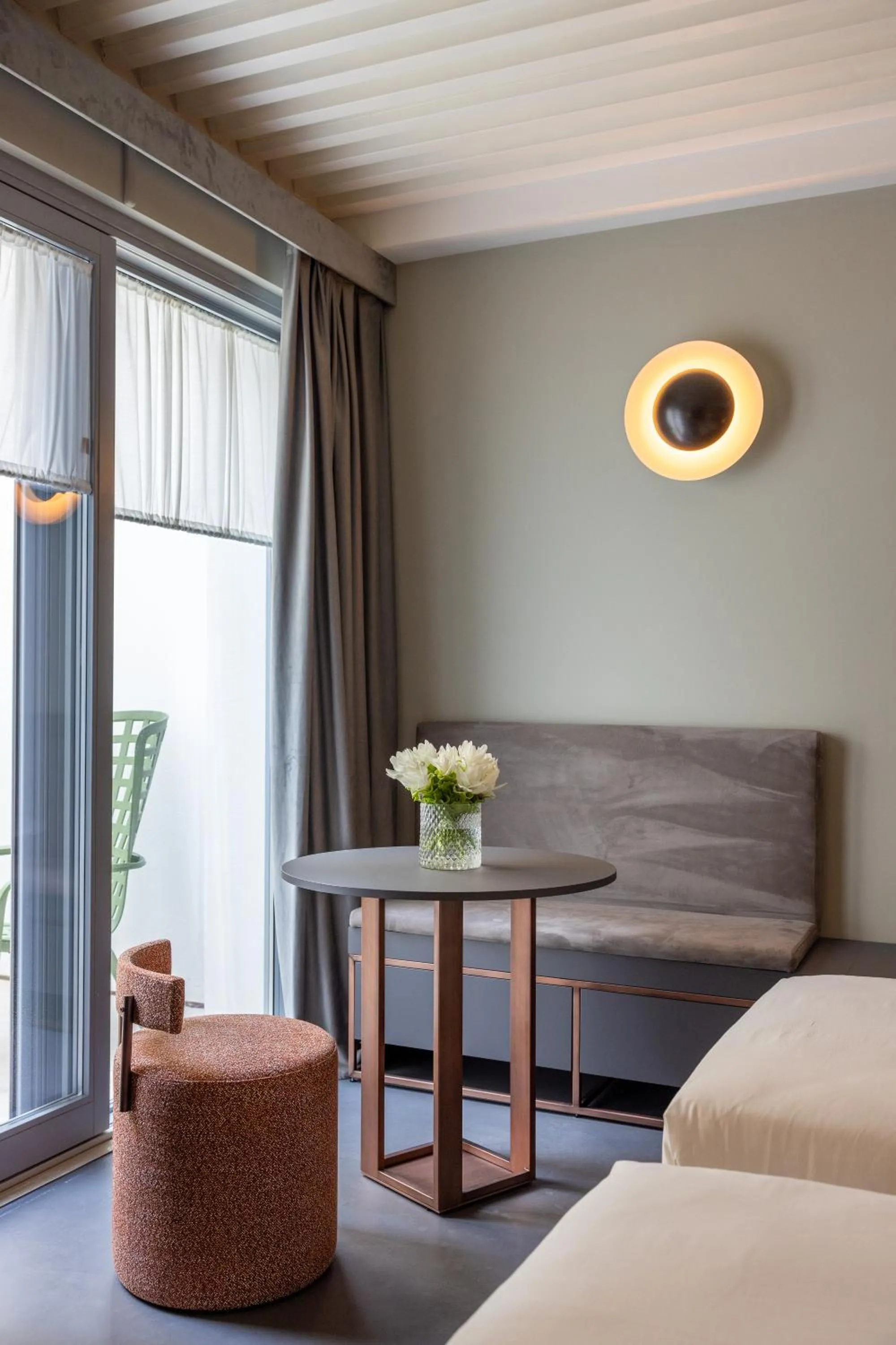 Seating area, Bed in VIS Urban Suites&Spa