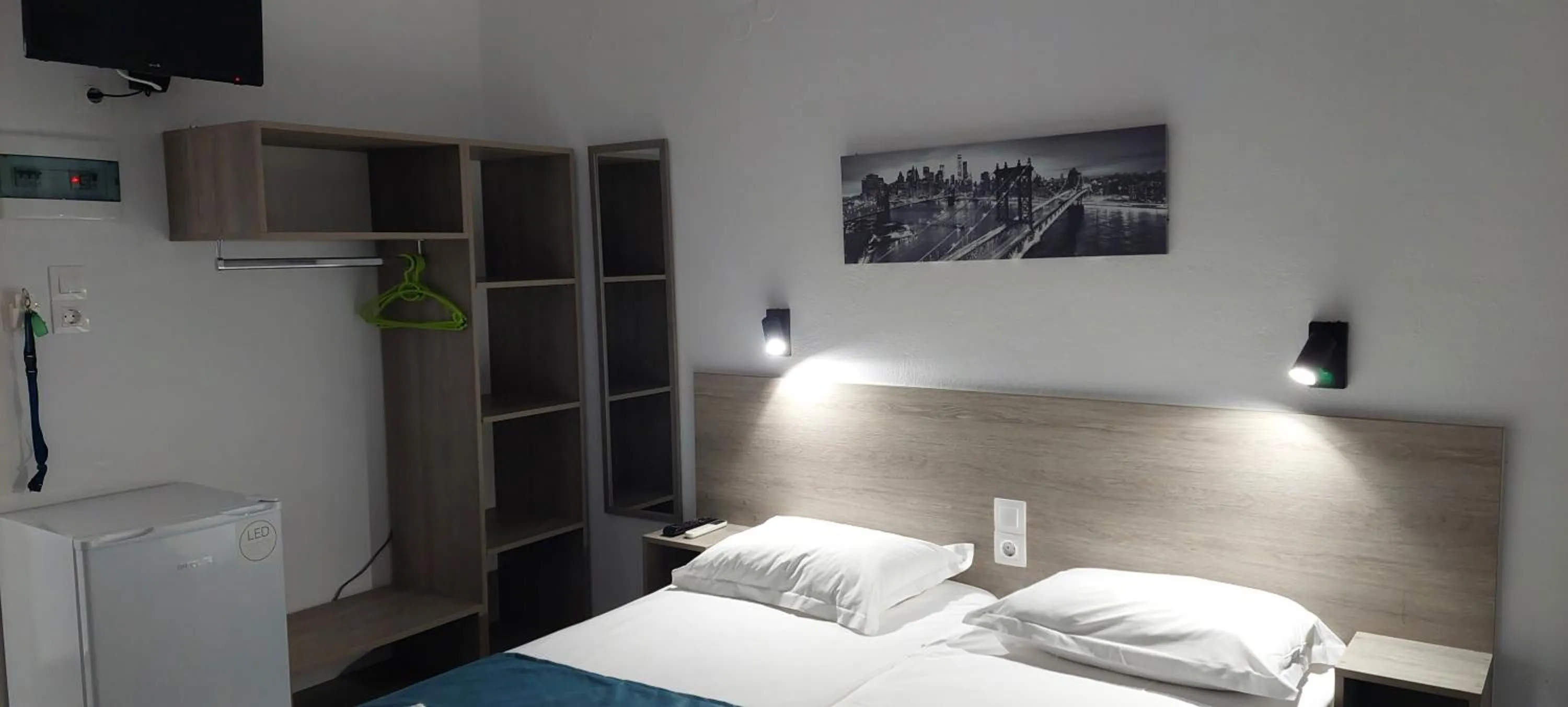 wardrobe, Bed in San Georgio Hotel