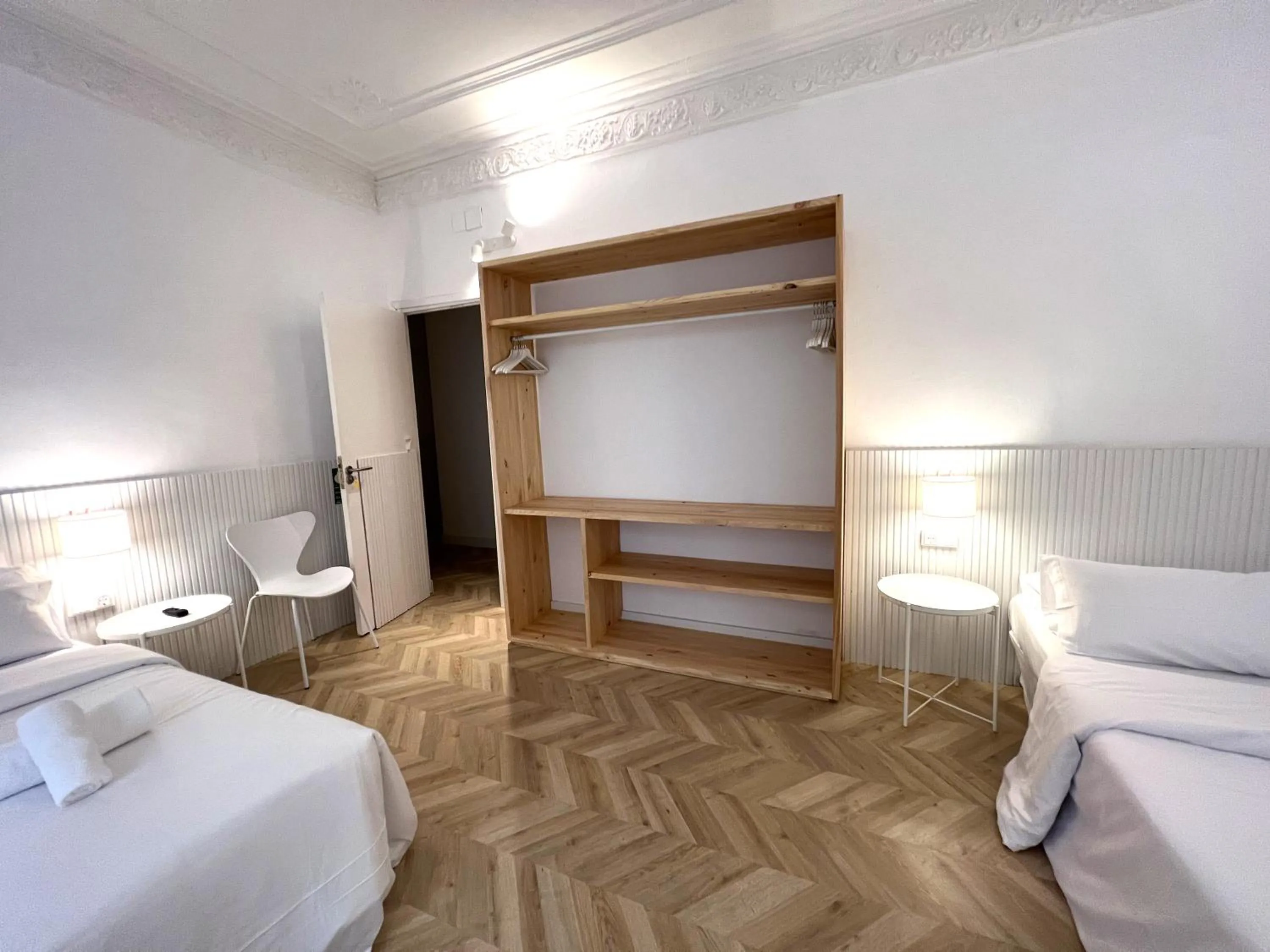 wardrobe, Bed in The MO GOTIC