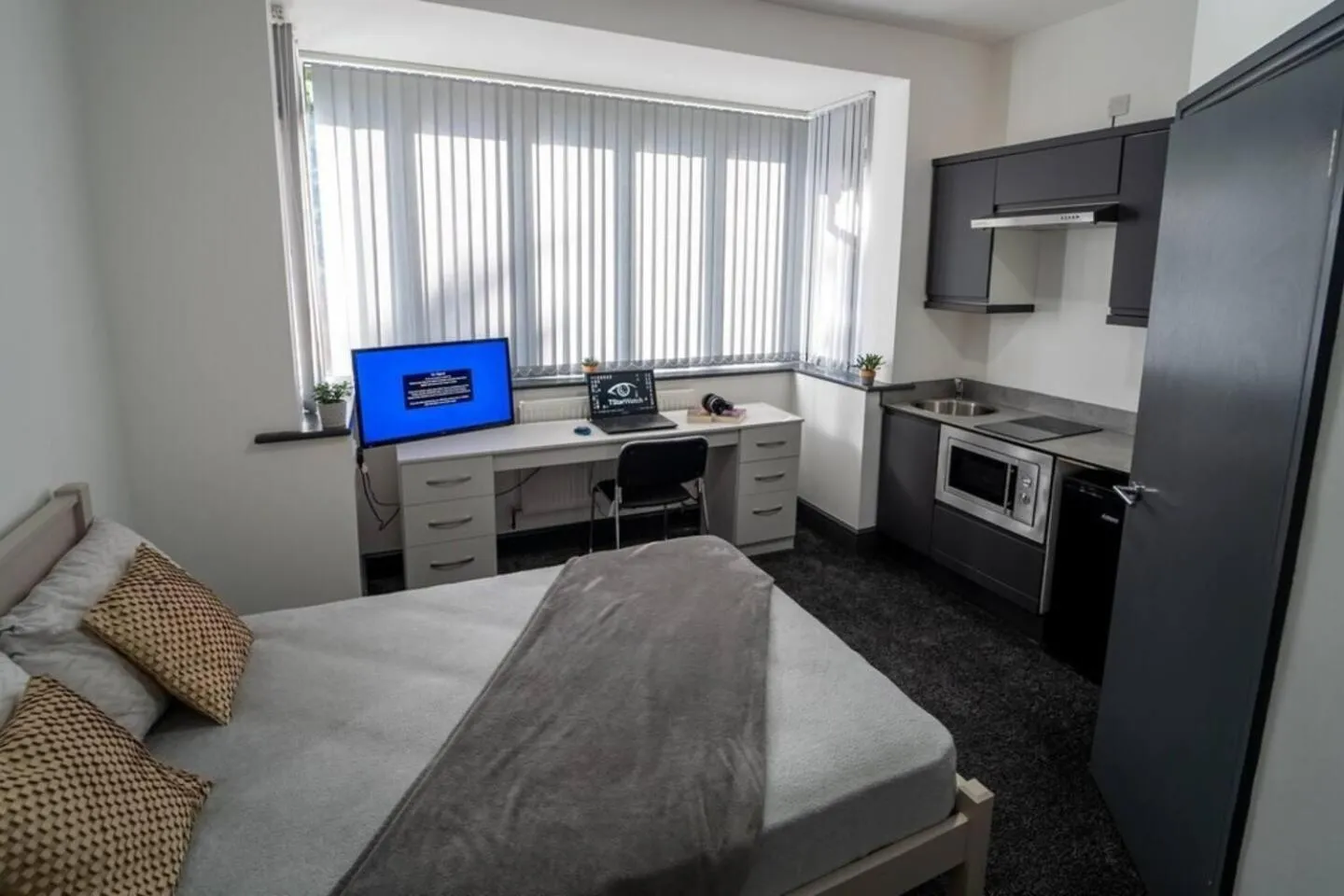 Stunning 1-Bed Studio in Birmingham