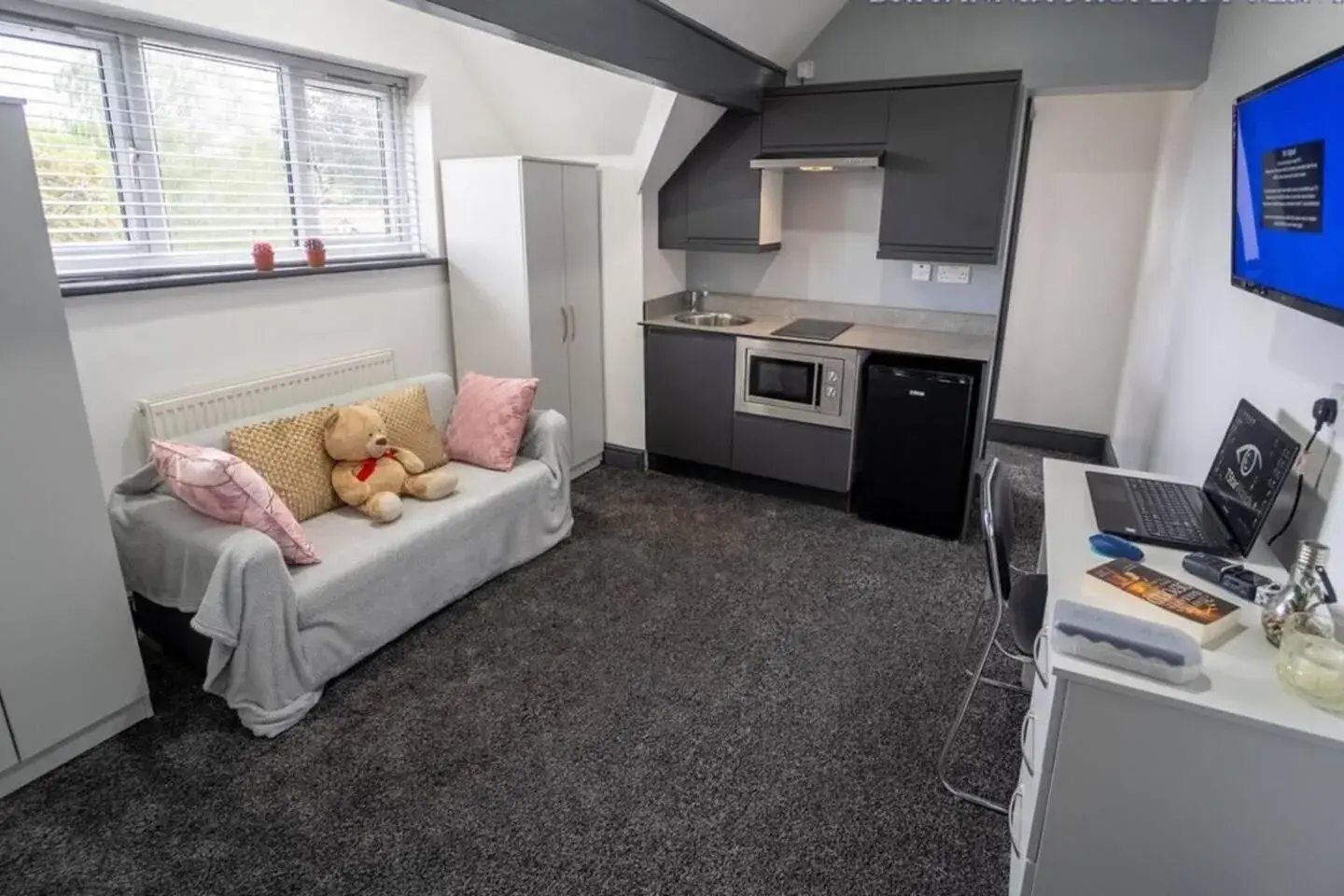 Stunning 1-Bed Studio in Birmingham Stunning 1-Bed Studio in Birmingham
