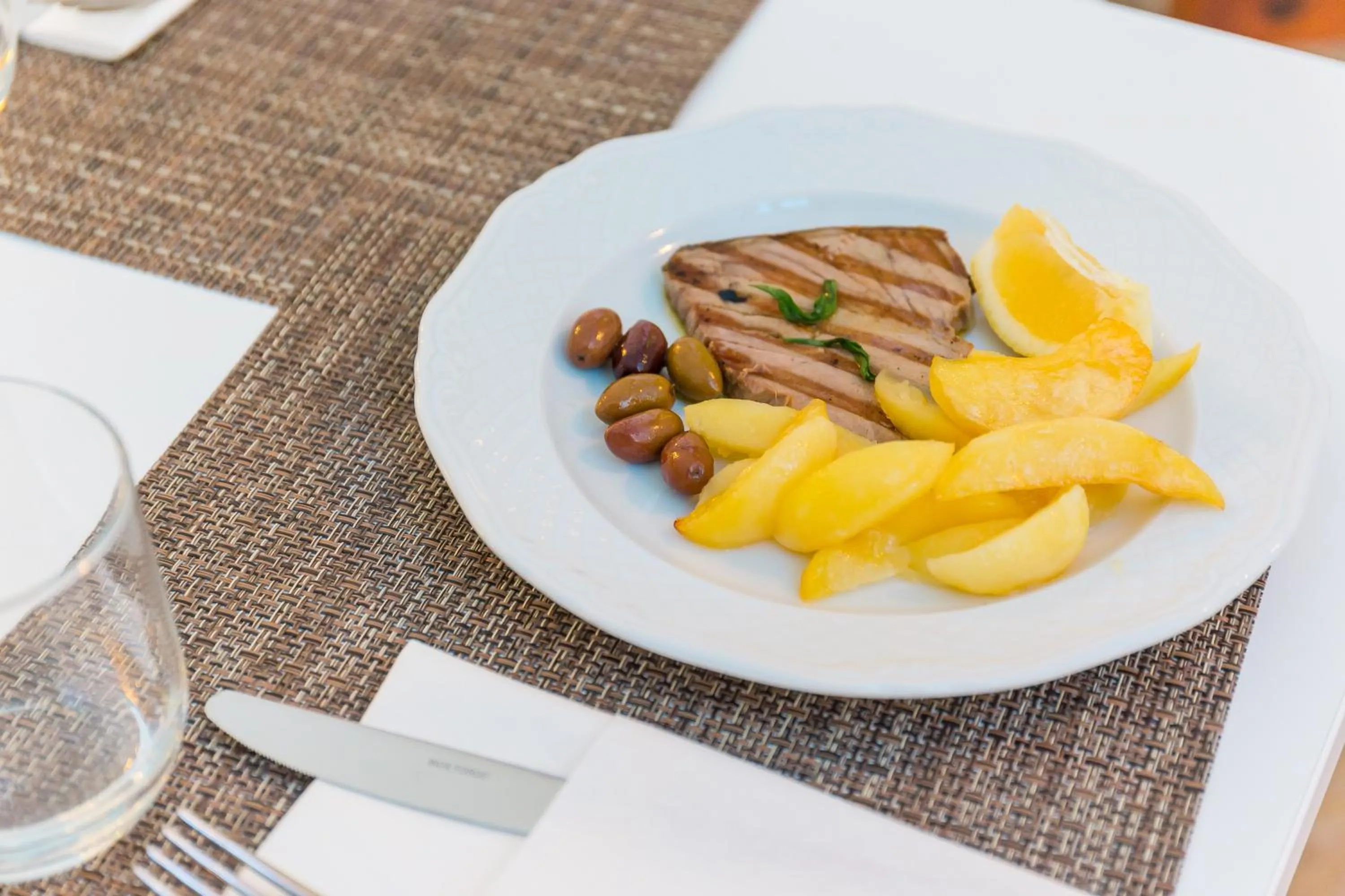 Restaurant/places to eat in Nicolaus Prime Il Gabbiano Hotel