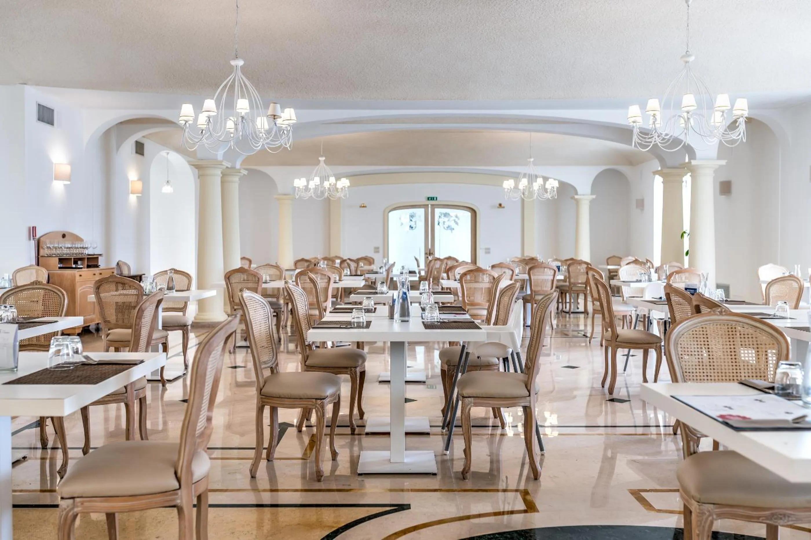 Restaurant/places to eat in Nicolaus Prime Il Gabbiano Hotel