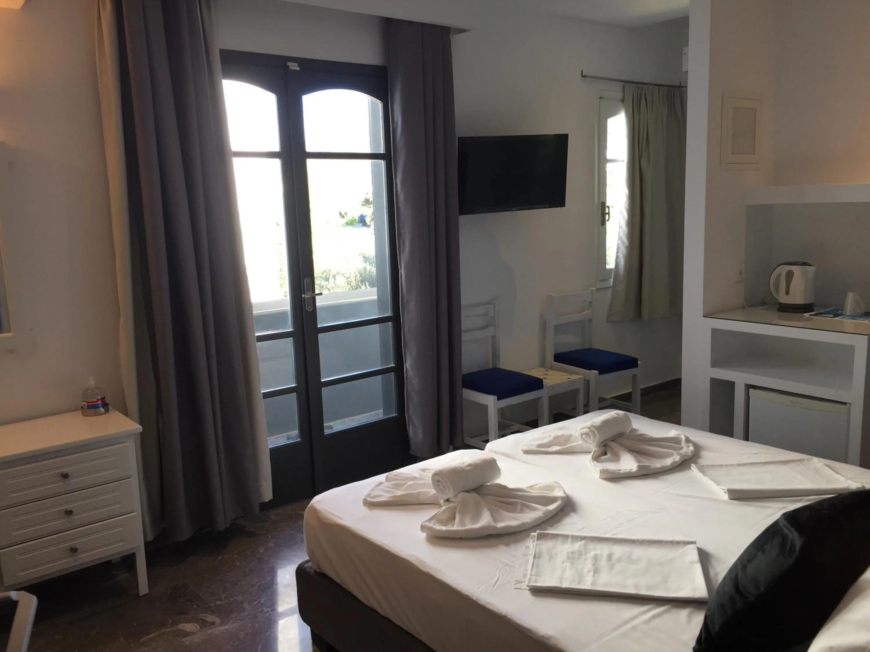 TV and multimedia, Bed in City Pearl Hotel