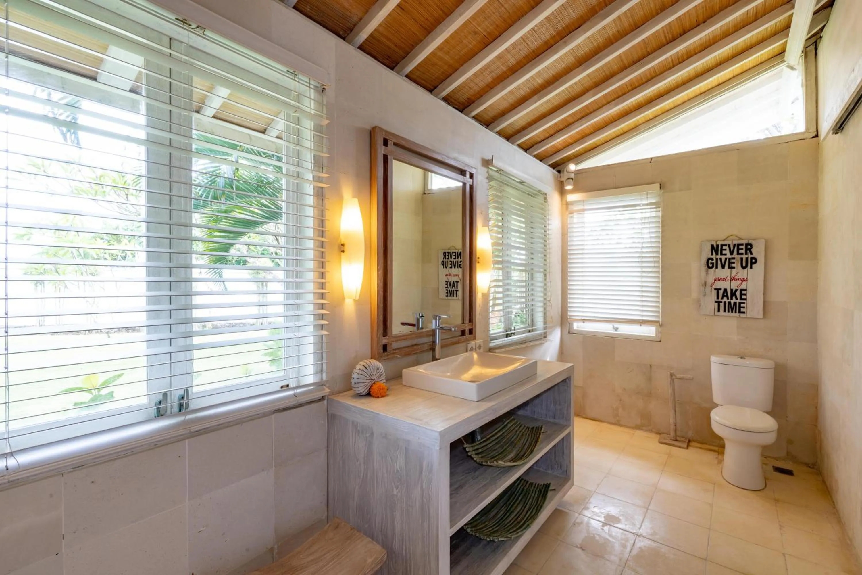 Shower in Casa del Mar