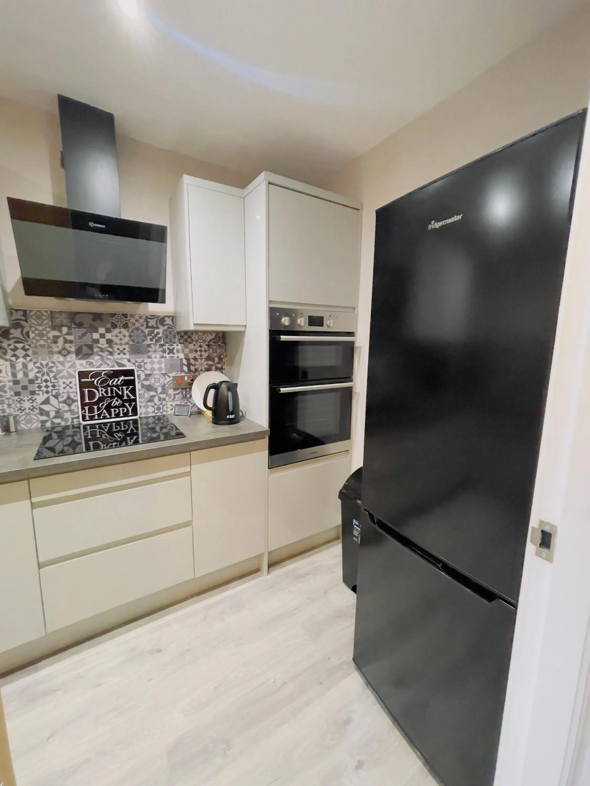 Kitchen or kitchenette in City Centre Private Parking