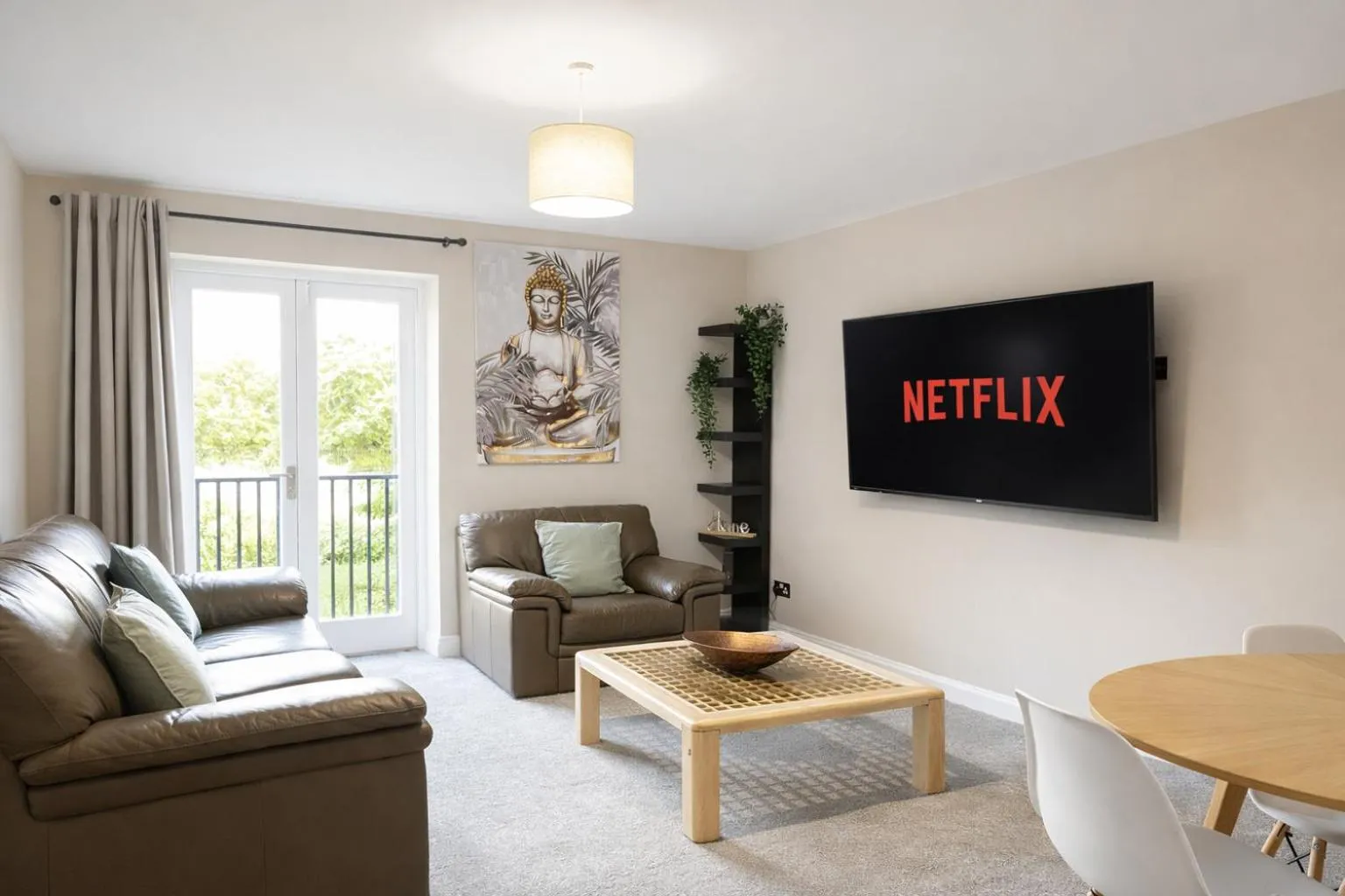 Living room in City Centre Private Parking