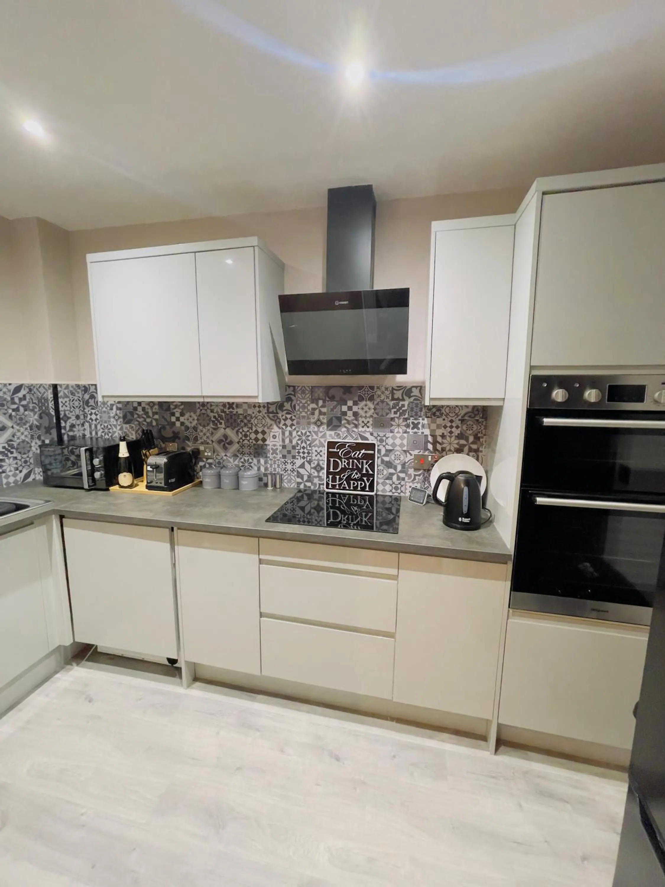Kitchen or kitchenette in City Centre Private Parking