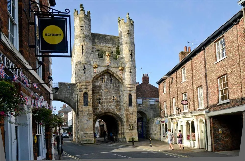 Property building in City Centre Private Parking