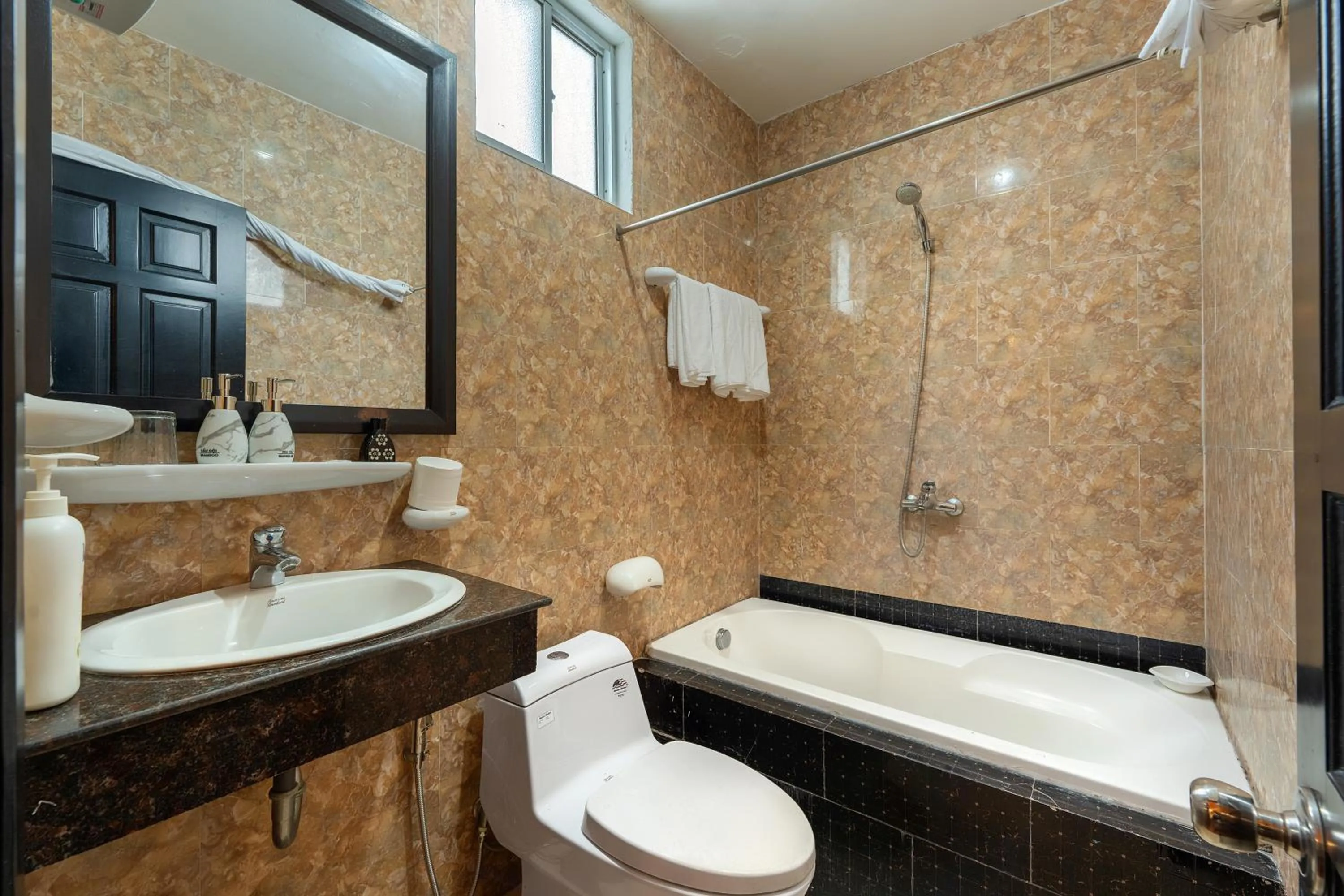 Shower in Golden Bell Homestay