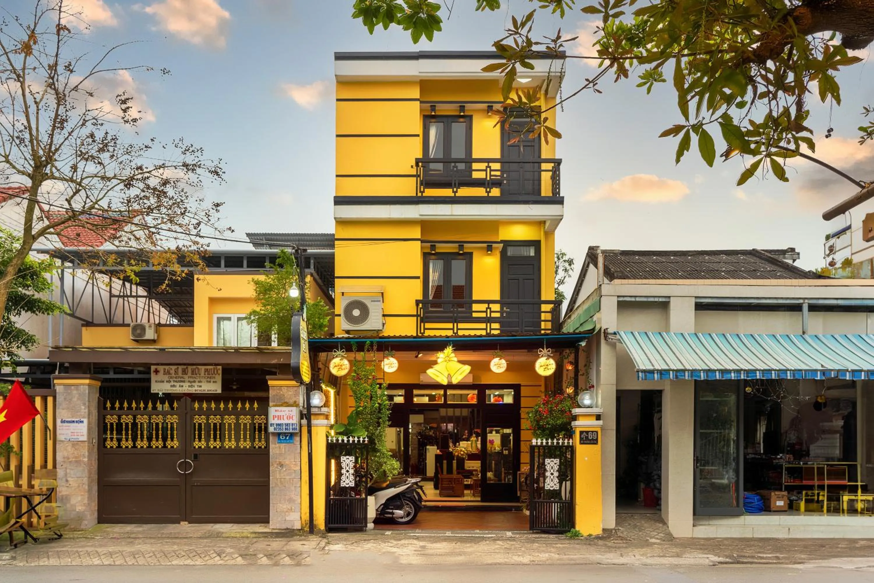 Property building in Golden Bell Homestay