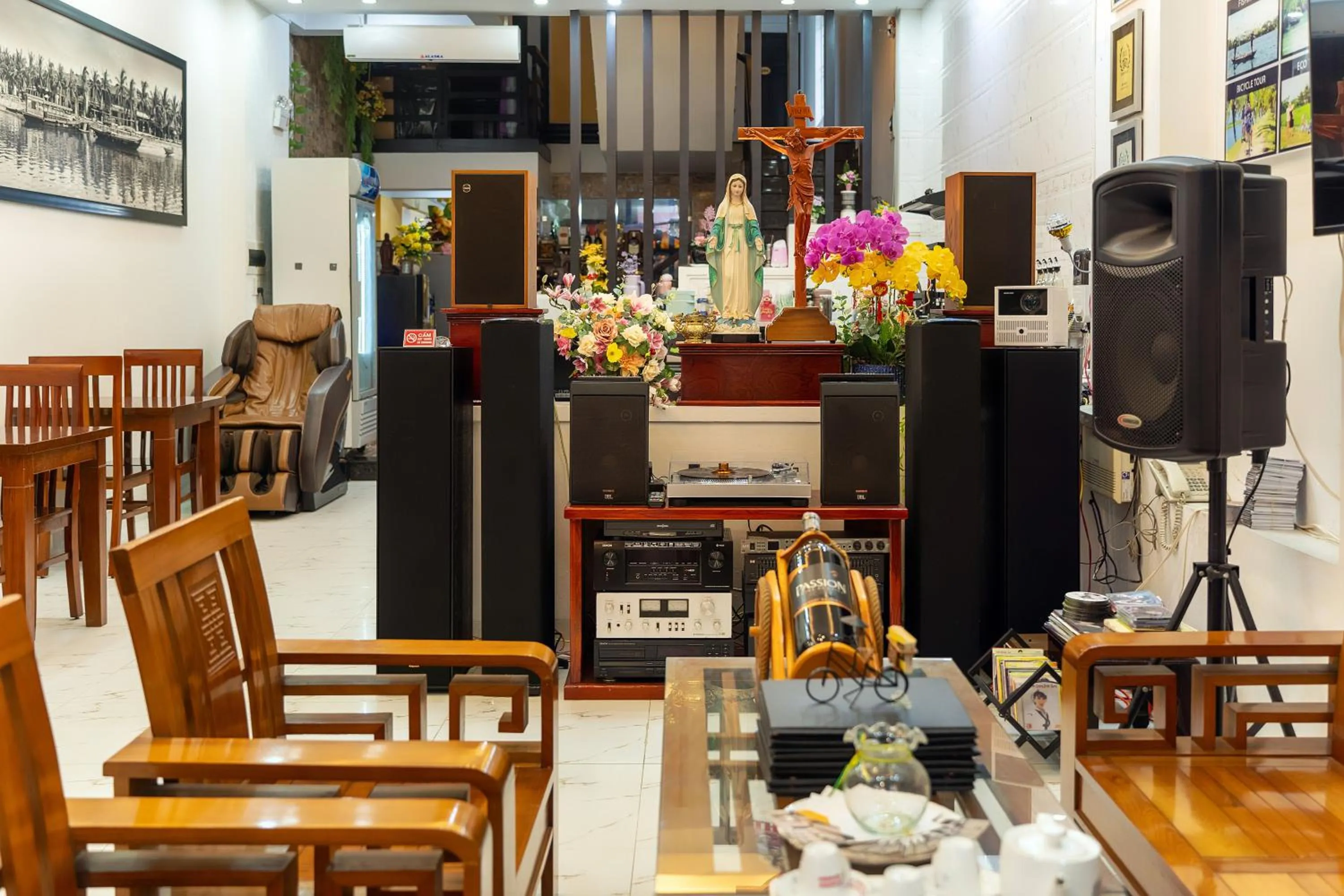 Seating area in Golden Bell Homestay